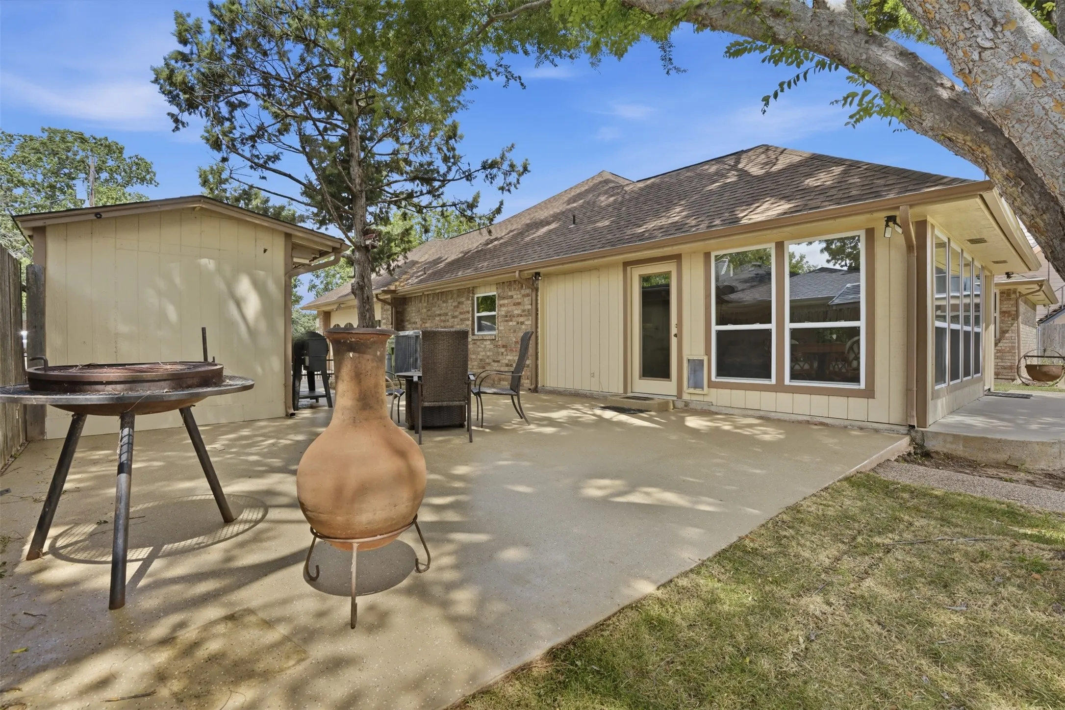 Single Family Residence For Sale in Hood County , 4021 Dakota Trail, Granbury, Texas 76048, 3 Bedroom, 2 Bathroom, 2 Garage spaces, 2,410 Sqft, built in 1987, mls#21274968, Real Estate Agent in Granbury, Homes For Sale in Hood county, Homes For Sale in Granbury, Realtor in Granbury Texas, Real Estate Brokerage Independent Realty Texas, Luminita Cordes Realtor
