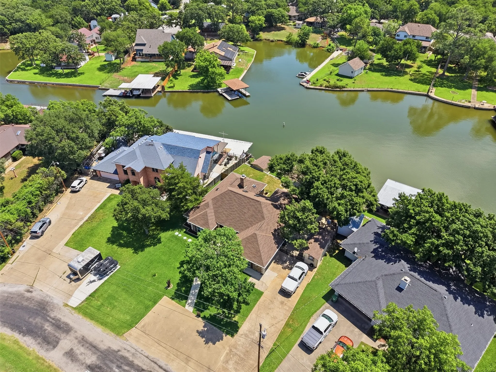 Single Family Residence For Sale in Hood County , 4021 Dakota Trail, Granbury, Texas 76048, 3 Bedroom, 2 Bathroom, 2 Garage spaces, 2,410 Sqft, built in 1987, mls#21274968, Real Estate Agent in Granbury, Homes For Sale in Hood county, Homes For Sale in Granbury, Realtor in Granbury Texas, Real Estate Brokerage Independent Realty Texas, Luminita Cordes Realtor