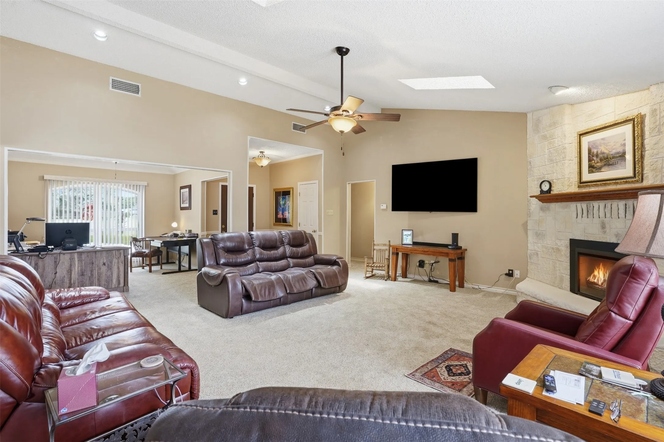 Single Family Residence For Sale in Hood County , 4021 Dakota Trail, Granbury, Texas 76048, 3 Bedroom, 2 Bathroom, 2 Garage spaces, 2,410 Sqft, built in 1987, mls#21274968, Real Estate Agent in Granbury, Homes For Sale in Hood county, Homes For Sale in Granbury, Realtor in Granbury Texas, Real Estate Brokerage Independent Realty Texas, Luminita Cordes Realtor