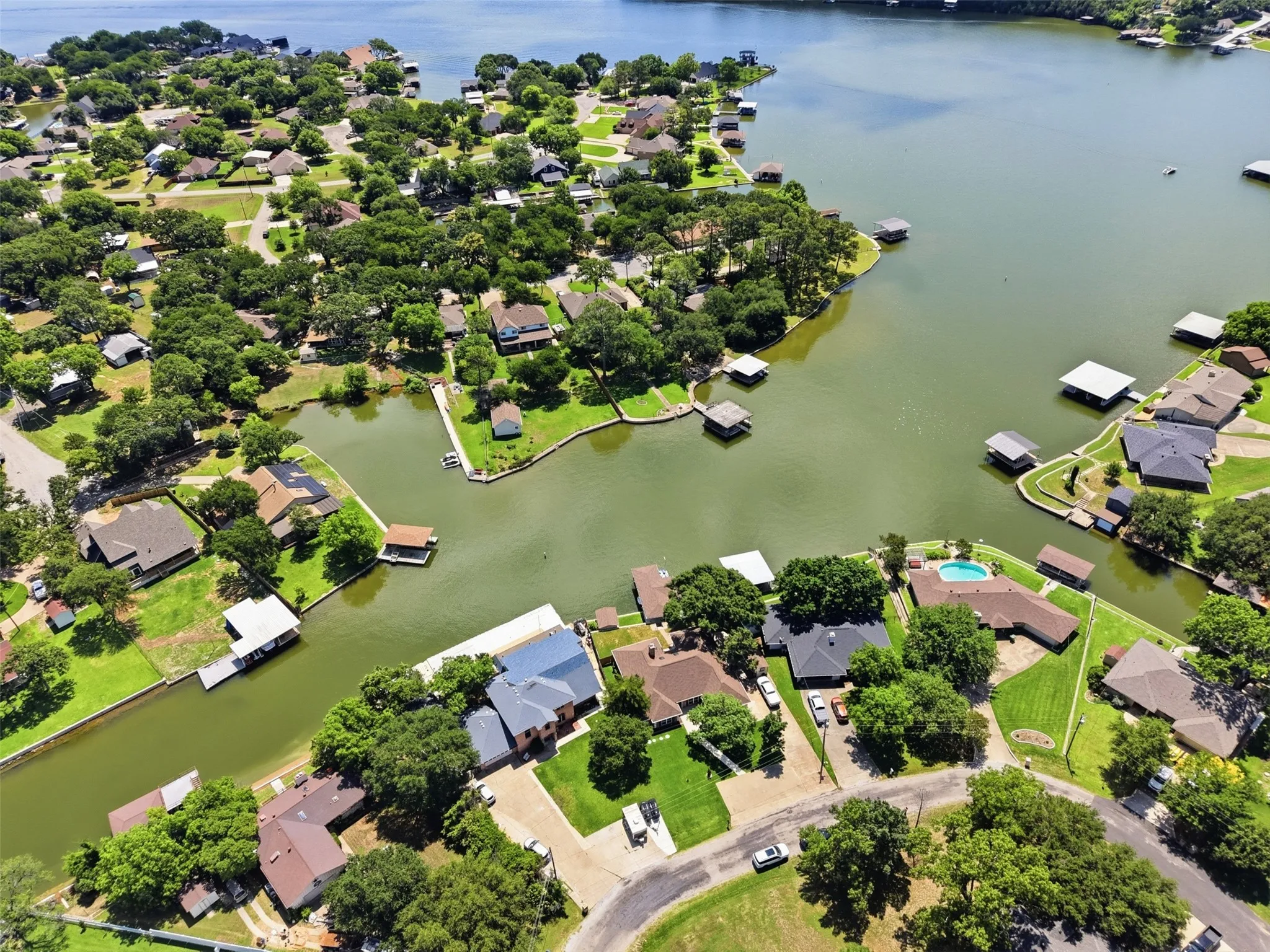 Single Family Residence For Sale in Hood County , 4021 Dakota Trail, Granbury, Texas 76048, 3 Bedroom, 2 Bathroom, 2 Garage spaces, 2,410 Sqft, built in 1987, mls#21274968, Real Estate Agent in Granbury, Homes For Sale in Hood county, Homes For Sale in Granbury, Realtor in Granbury Texas, Real Estate Brokerage Independent Realty Texas, Luminita Cordes Realtor