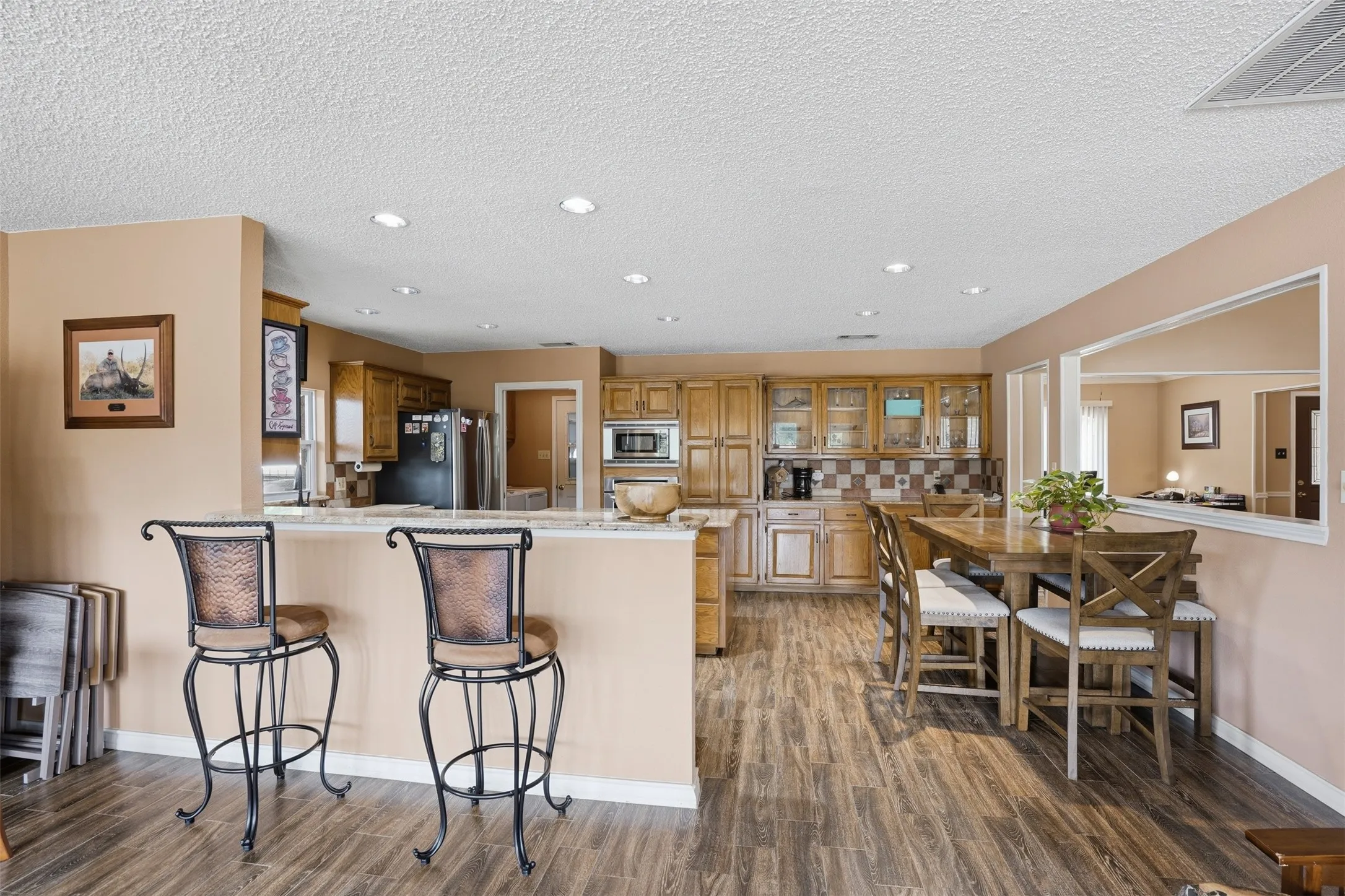 Single Family Residence For Sale in Hood County , 4021 Dakota Trail, Granbury, Texas 76048, 3 Bedroom, 2 Bathroom, 2 Garage spaces, 2,410 Sqft, built in 1987, mls#21274968, Real Estate Agent in Granbury, Homes For Sale in Hood county, Homes For Sale in Granbury, Realtor in Granbury Texas, Real Estate Brokerage Independent Realty Texas, Luminita Cordes Realtor