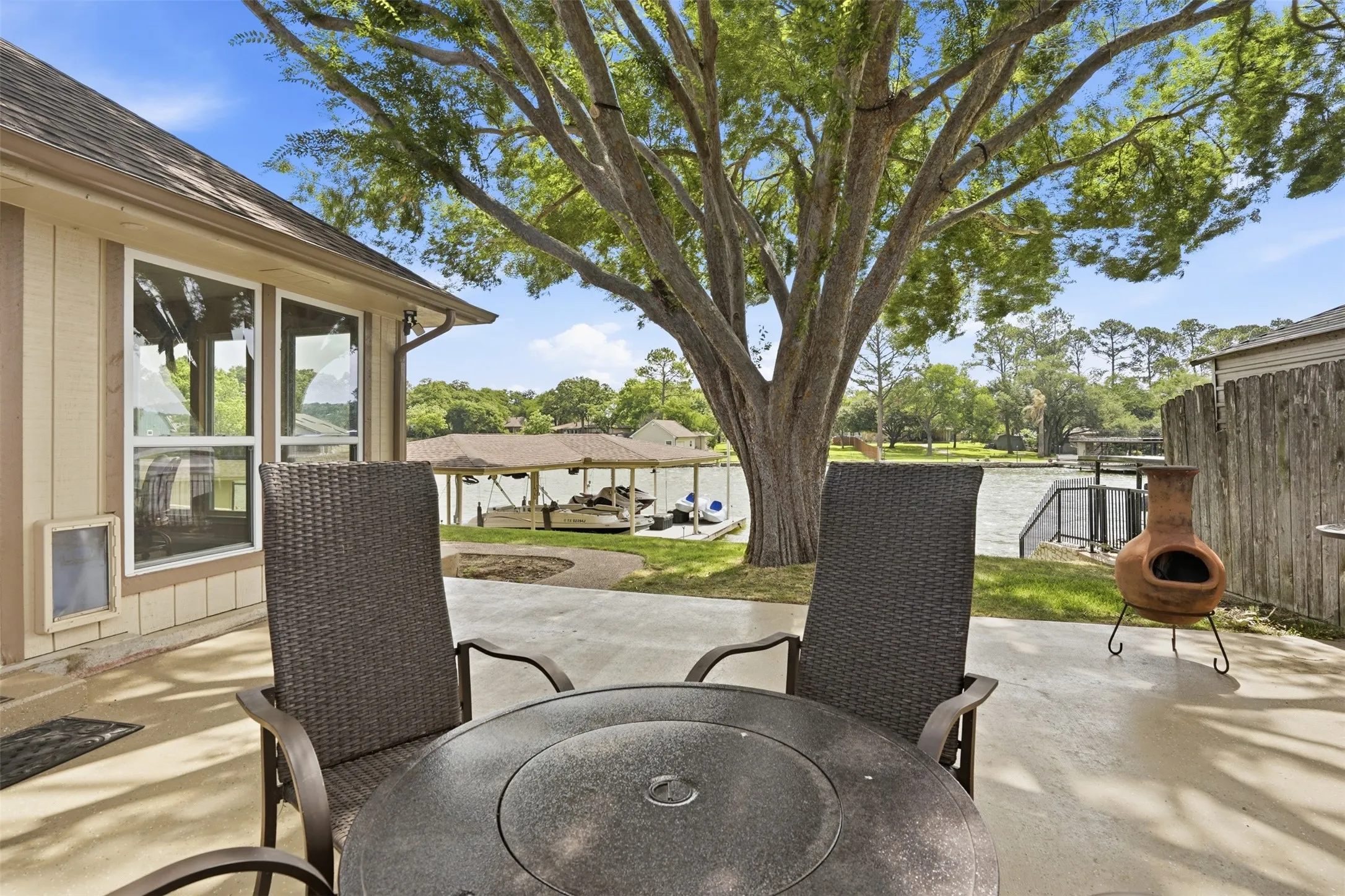 Single Family Residence For Sale in Hood County , 4021 Dakota Trail, Granbury, Texas 76048, 3 Bedroom, 2 Bathroom, 2 Garage spaces, 2,410 Sqft, built in 1987, mls#21274968, Real Estate Agent in Granbury, Homes For Sale in Hood county, Homes For Sale in Granbury, Realtor in Granbury Texas, Real Estate Brokerage Independent Realty Texas, Luminita Cordes Realtor