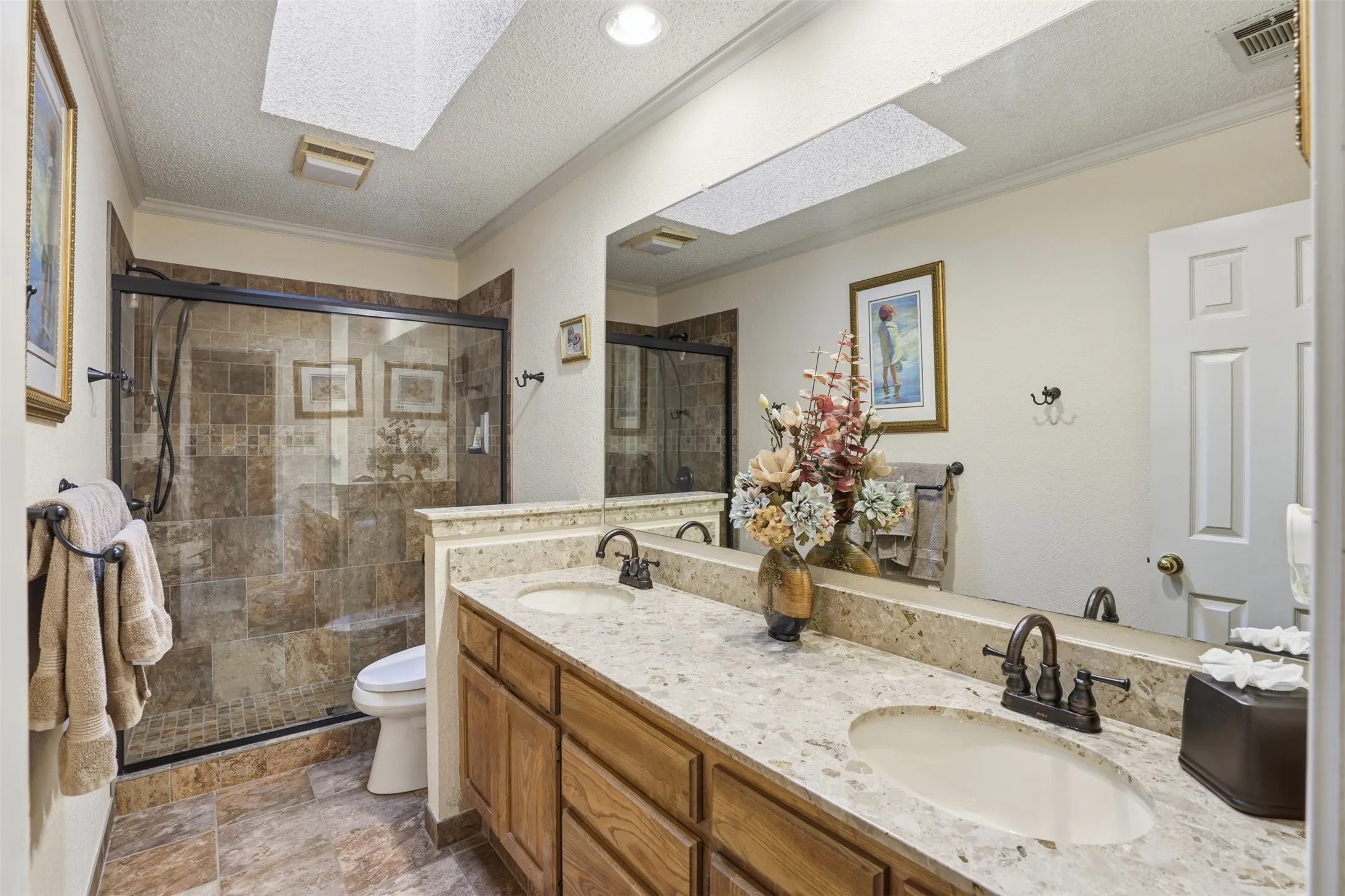 Single Family Residence For Sale in Hood County , 4021 Dakota Trail, Granbury, Texas 76048, 3 Bedroom, 2 Bathroom, 2 Garage spaces, 2,410 Sqft, built in 1987, mls#21274968, Real Estate Agent in Granbury, Homes For Sale in Hood county, Homes For Sale in Granbury, Realtor in Granbury Texas, Real Estate Brokerage Independent Realty Texas, Luminita Cordes Realtor
