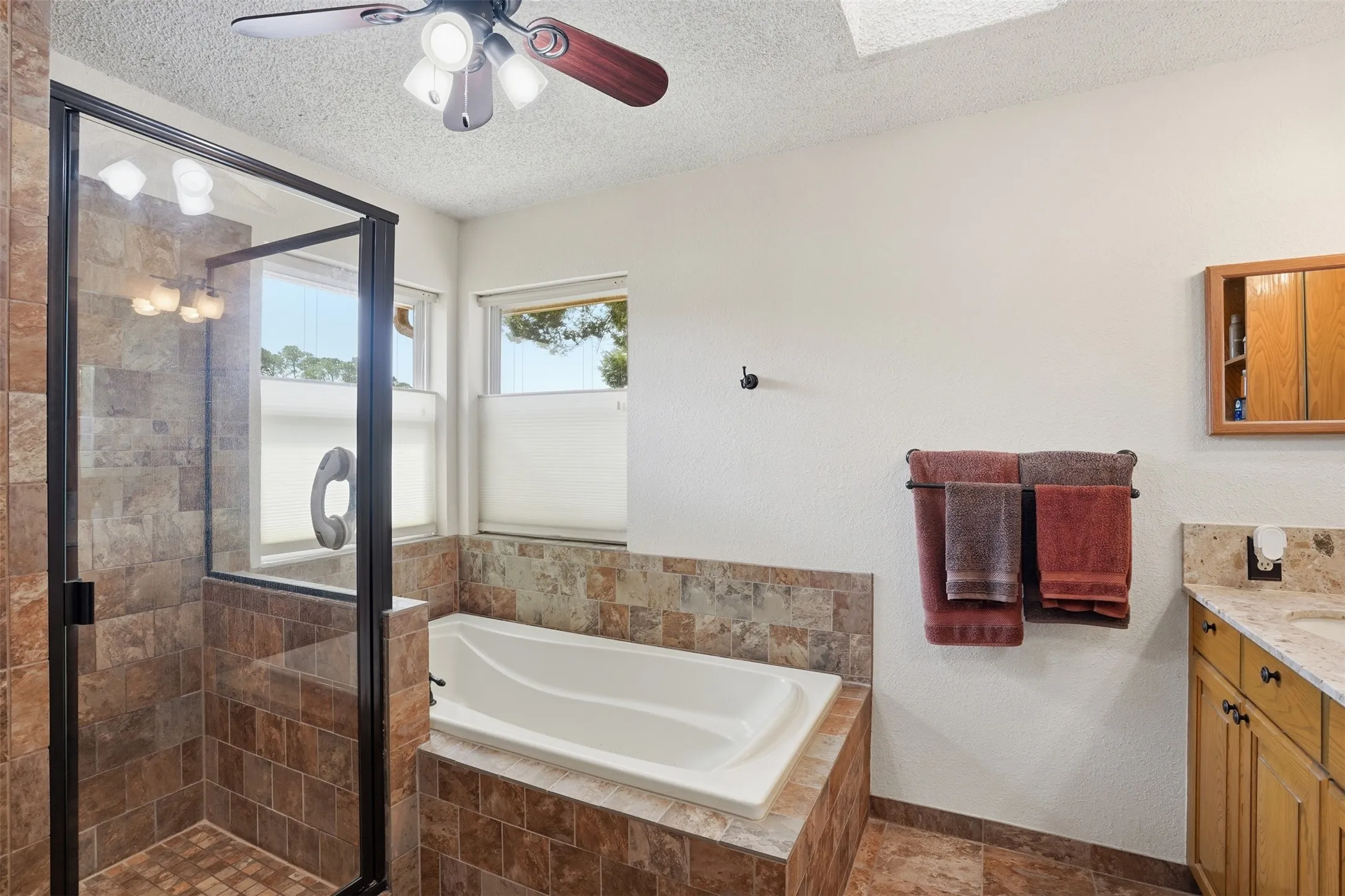 Single Family Residence For Sale in Hood County , 4021 Dakota Trail, Granbury, Texas 76048, 3 Bedroom, 2 Bathroom, 2 Garage spaces, 2,410 Sqft, built in 1987, mls#21274968, Real Estate Agent in Granbury, Homes For Sale in Hood county, Homes For Sale in Granbury, Realtor in Granbury Texas, Real Estate Brokerage Independent Realty Texas, Luminita Cordes Realtor