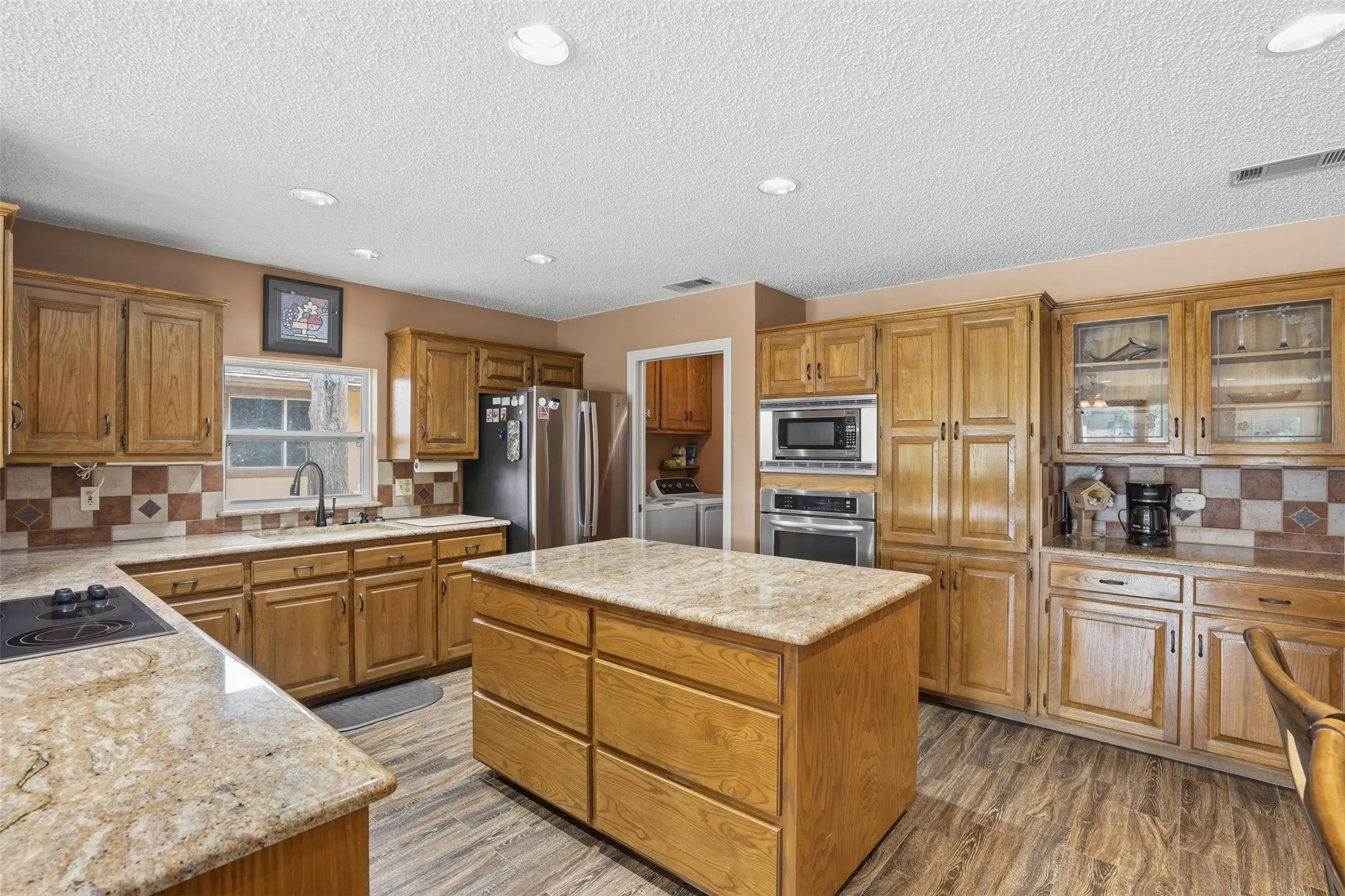 Single Family Residence For Sale in Hood County , 4021 Dakota Trail, Granbury, Texas 76048, 3 Bedroom, 2 Bathroom, 2 Garage spaces, 2,410 Sqft, built in 1987, mls#21274968, Real Estate Agent in Granbury, Homes For Sale in Hood county, Homes For Sale in Granbury, Realtor in Granbury Texas, Real Estate Brokerage Independent Realty Texas, Luminita Cordes Realtor