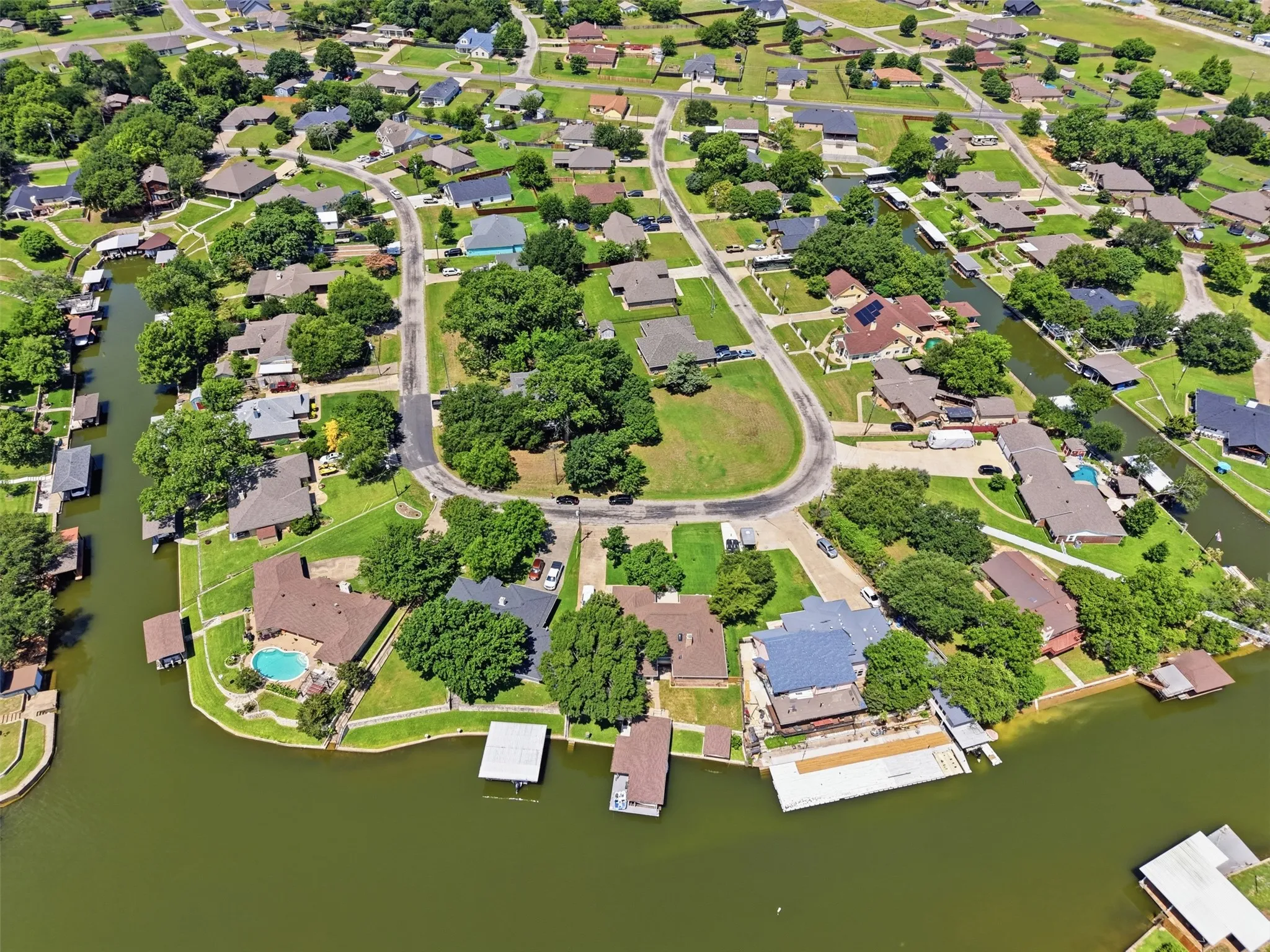 Single Family Residence For Sale in Hood County , 4021 Dakota Trail, Granbury, Texas 76048, 3 Bedroom, 2 Bathroom, 2 Garage spaces, 2,410 Sqft, built in 1987, mls#21274968, Real Estate Agent in Granbury, Homes For Sale in Hood county, Homes For Sale in Granbury, Realtor in Granbury Texas, Real Estate Brokerage Independent Realty Texas, Luminita Cordes Realtor