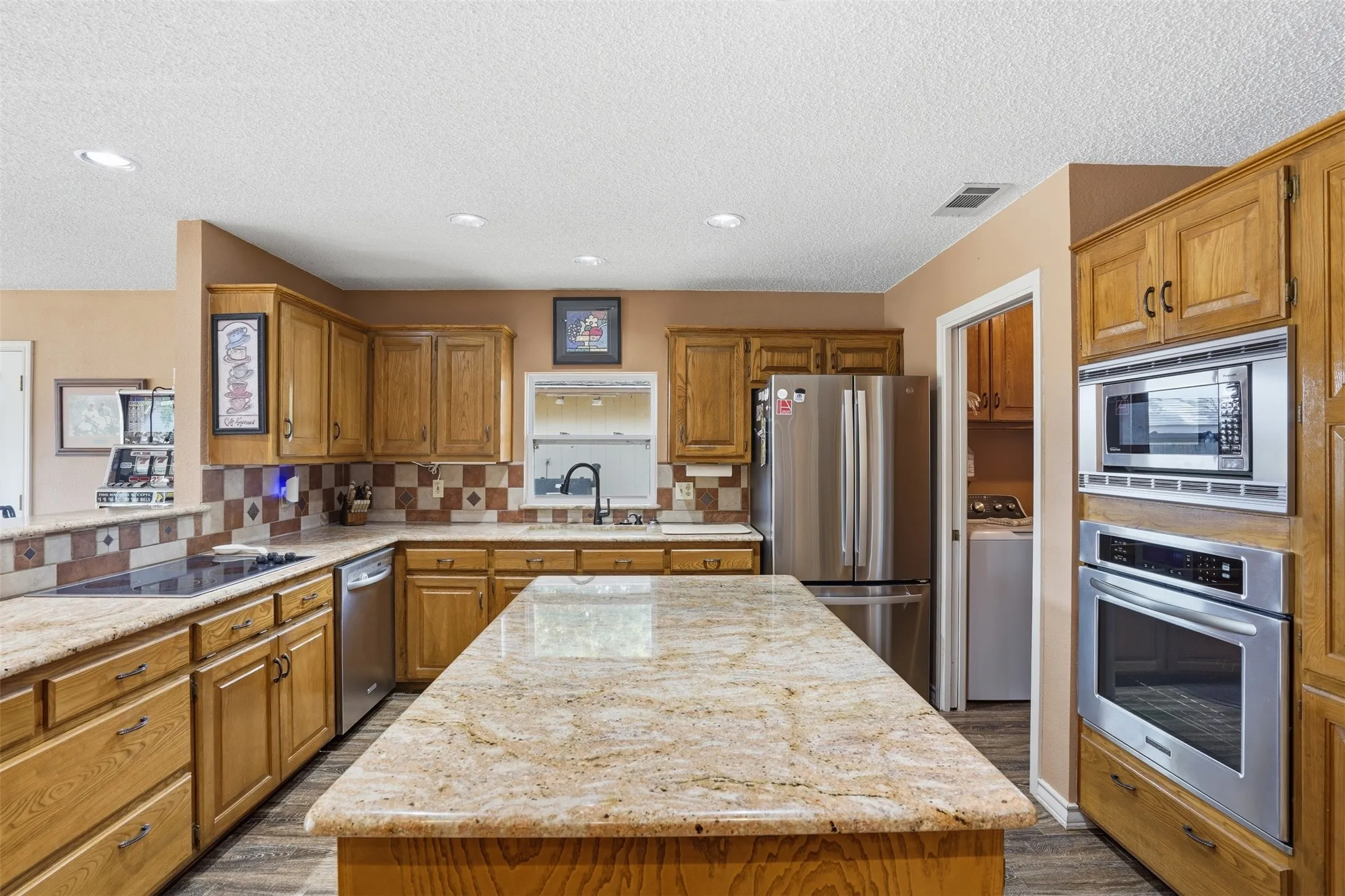 Single Family Residence For Sale in Hood County , 4021 Dakota Trail, Granbury, Texas 76048, 3 Bedroom, 2 Bathroom, 2 Garage spaces, 2,410 Sqft, built in 1987, mls#21274968, Real Estate Agent in Granbury, Homes For Sale in Hood county, Homes For Sale in Granbury, Realtor in Granbury Texas, Real Estate Brokerage Independent Realty Texas, Luminita Cordes Realtor