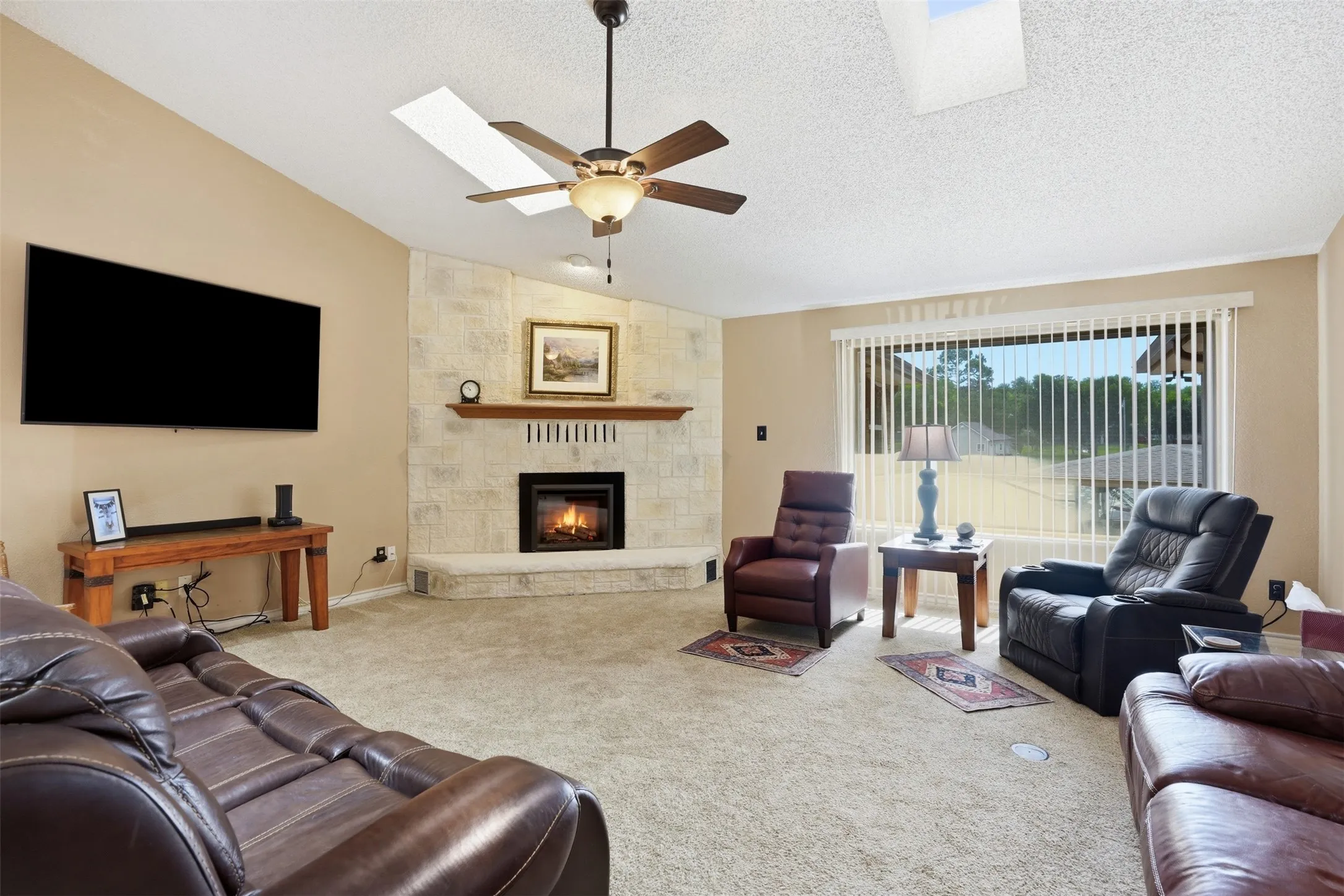 Single Family Residence For Sale in Hood County , 4021 Dakota Trail, Granbury, Texas 76048, 3 Bedroom, 2 Bathroom, 2 Garage spaces, 2,410 Sqft, built in 1987, mls#21274968, Real Estate Agent in Granbury, Homes For Sale in Hood county, Homes For Sale in Granbury, Realtor in Granbury Texas, Real Estate Brokerage Independent Realty Texas, Luminita Cordes Realtor