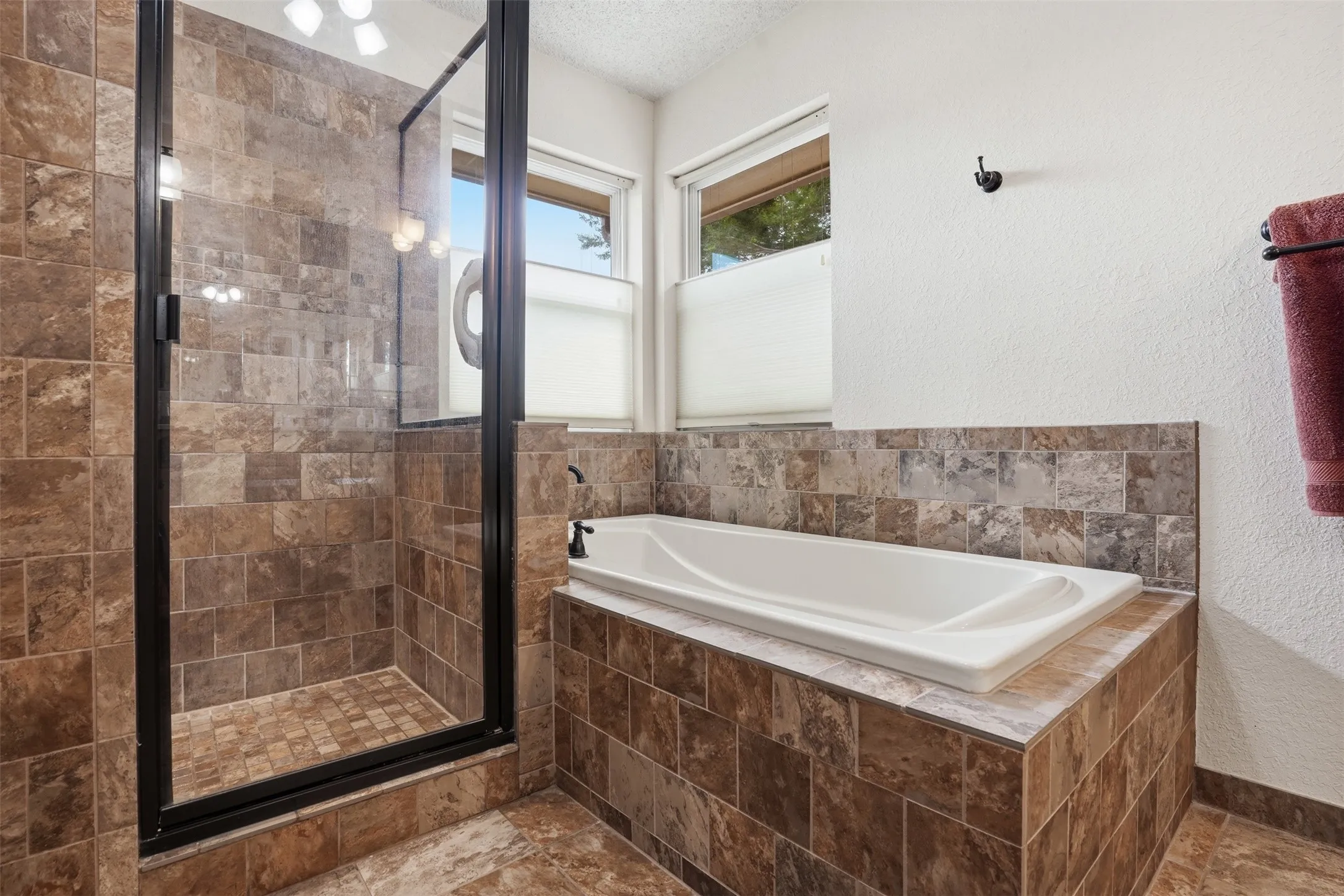 Single Family Residence For Sale in Hood County , 4021 Dakota Trail, Granbury, Texas 76048, 3 Bedroom, 2 Bathroom, 2 Garage spaces, 2,410 Sqft, built in 1987, mls#21274968, Real Estate Agent in Granbury, Homes For Sale in Hood county, Homes For Sale in Granbury, Realtor in Granbury Texas, Real Estate Brokerage Independent Realty Texas, Luminita Cordes Realtor