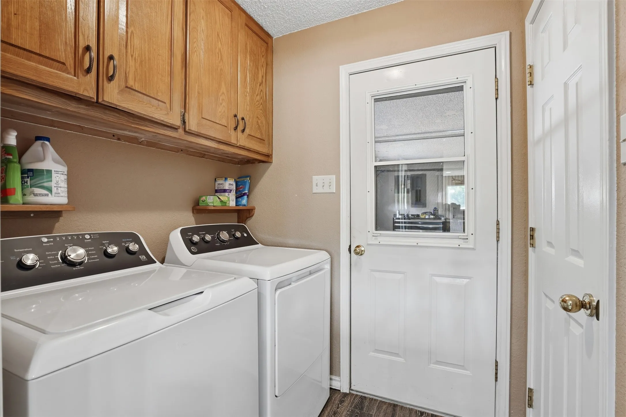 Single Family Residence For Sale in Hood County , 4021 Dakota Trail, Granbury, Texas 76048, 3 Bedroom, 2 Bathroom, 2 Garage spaces, 2,410 Sqft, built in 1987, mls#21274968, Real Estate Agent in Granbury, Homes For Sale in Hood county, Homes For Sale in Granbury, Realtor in Granbury Texas, Real Estate Brokerage Independent Realty Texas, Luminita Cordes Realtor
