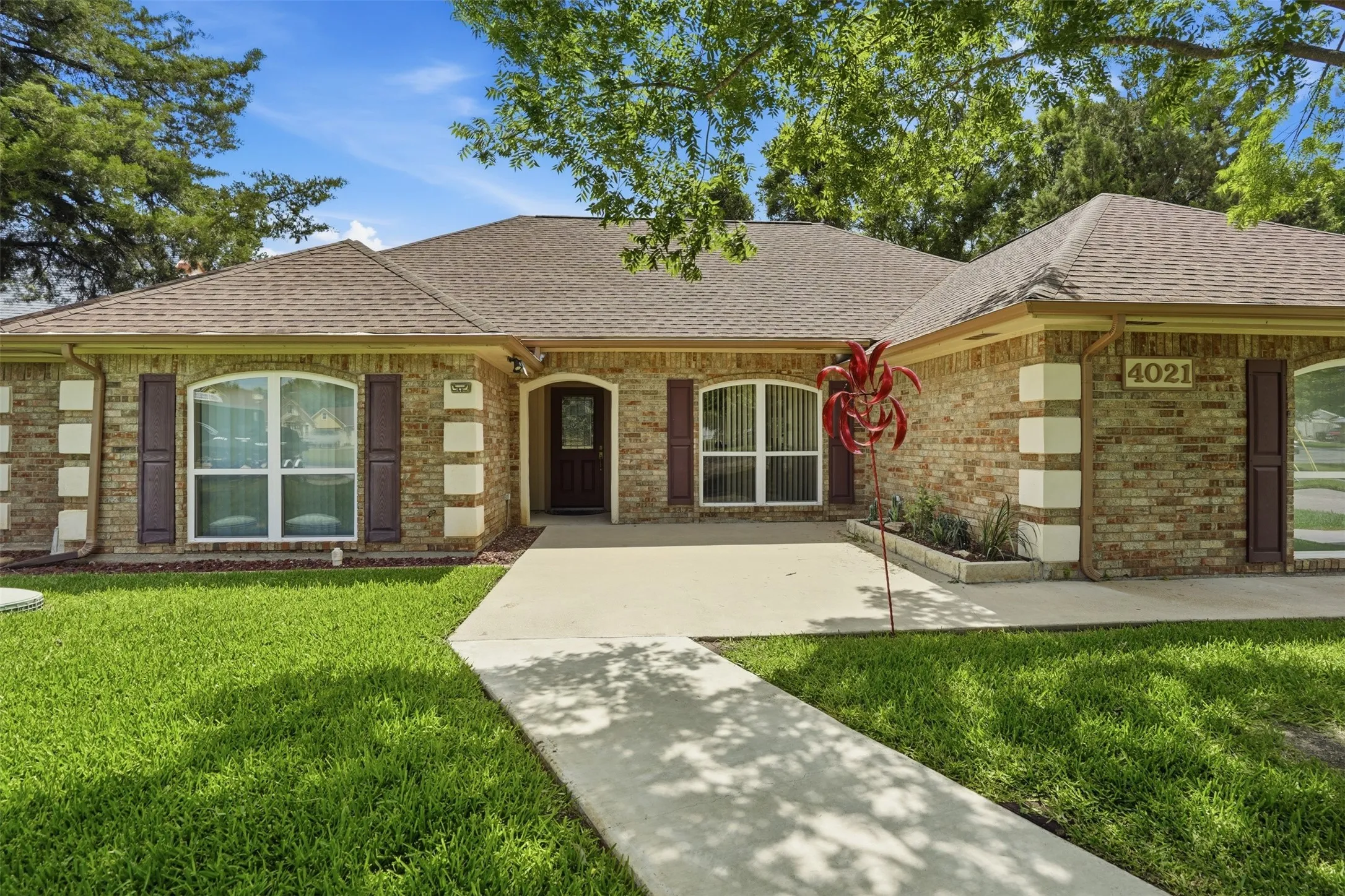 Single Family Residence For Sale in Hood County , 4021 Dakota Trail, Granbury, Texas 76048, 3 Bedroom, 2 Bathroom, 2 Garage spaces, 2,410 Sqft, built in 1987, mls#21274968, Real Estate Agent in Granbury, Homes For Sale in Hood county, Homes For Sale in Granbury, Realtor in Granbury Texas, Real Estate Brokerage Independent Realty Texas, Luminita Cordes Realtor