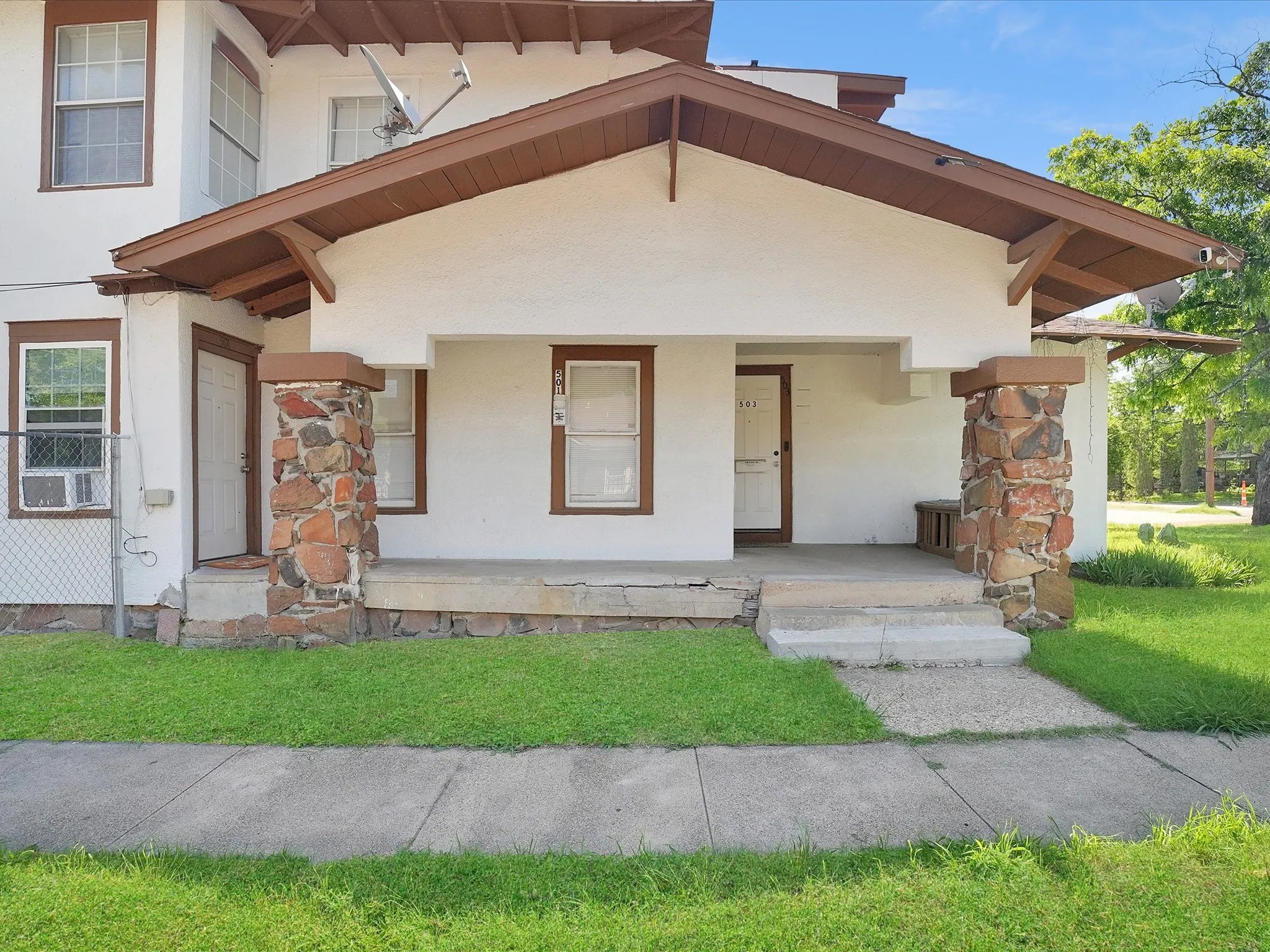 Triplex For Sale in Dallas County , 503 E 6th Street, Dallas, Texas 75203, 6 Bedroom, 3 Bathroom, Garage spaces, 0 Sqft, built in 1921, mls#21273908, Real Estate Agent in Dallas, Homes For Sale in Dallas county, Homes For Sale in Dallas, Realtor in Dallas Texas, Real Estate Brokerage Independent Realty Texas, Luminita Cordes Realtor
