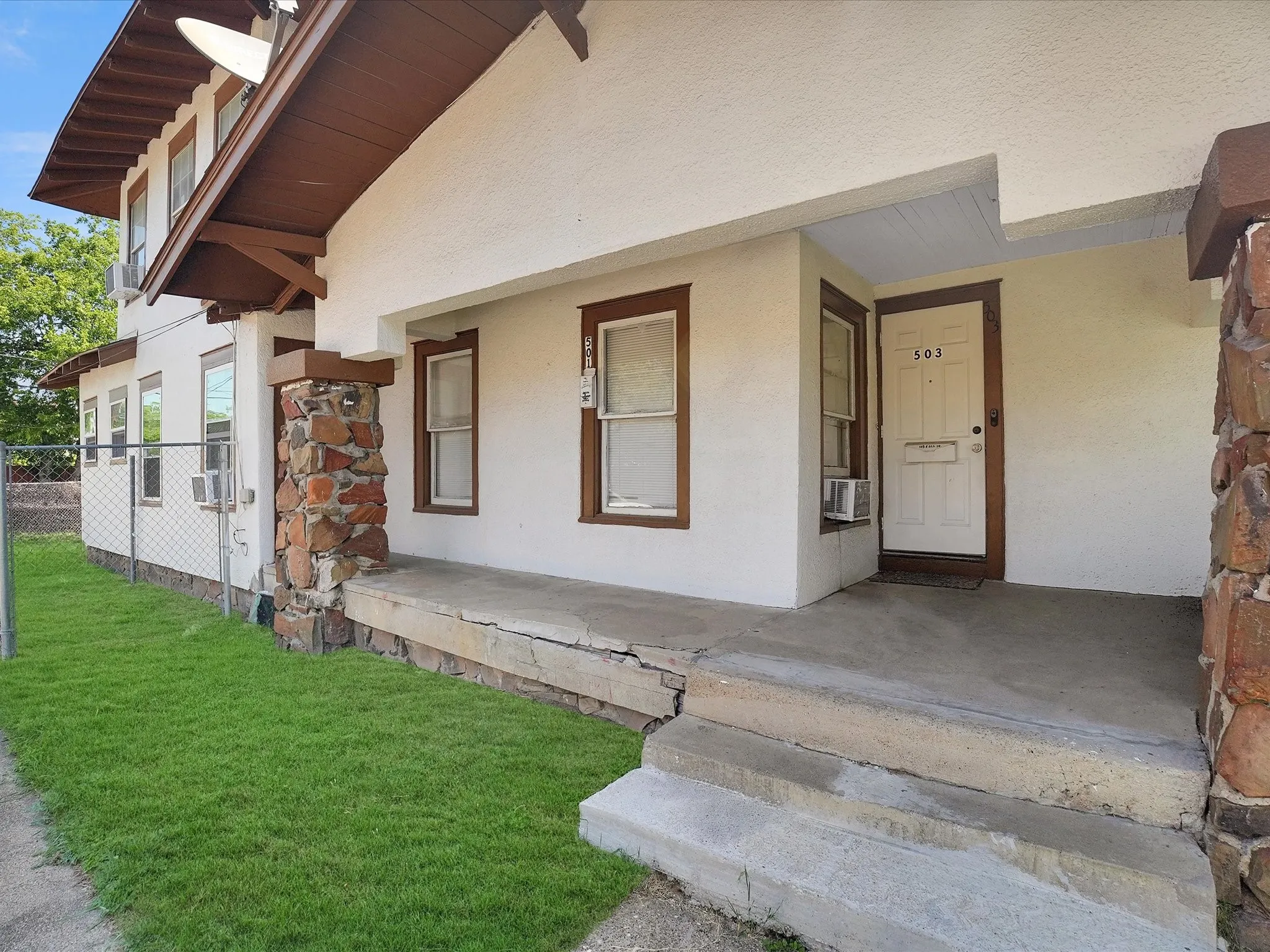 Triplex For Sale in Dallas County , 503 E 6th Street, Dallas, Texas 75203, 6 Bedroom, 3 Bathroom, Garage spaces, 0 Sqft, built in 1921, mls#21273908, Real Estate Agent in Dallas, Homes For Sale in Dallas county, Homes For Sale in Dallas, Realtor in Dallas Texas, Real Estate Brokerage Independent Realty Texas, Luminita Cordes Realtor