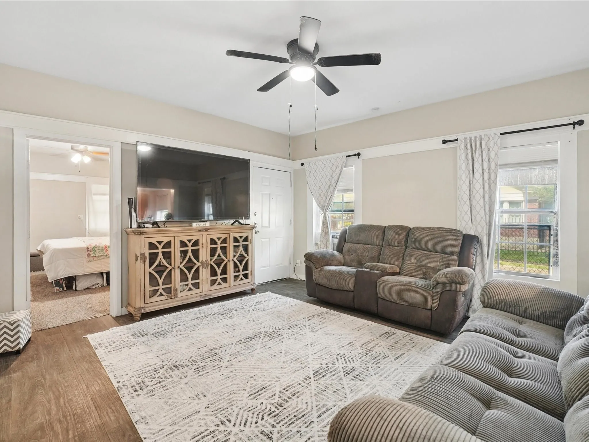 Triplex For Sale in Dallas County , 503 E 6th Street, Dallas, Texas 75203, 6 Bedroom, 3 Bathroom, Garage spaces, 0 Sqft, built in 1921, mls#21273908, Real Estate Agent in Dallas, Homes For Sale in Dallas county, Homes For Sale in Dallas, Realtor in Dallas Texas, Real Estate Brokerage Independent Realty Texas, Luminita Cordes Realtor