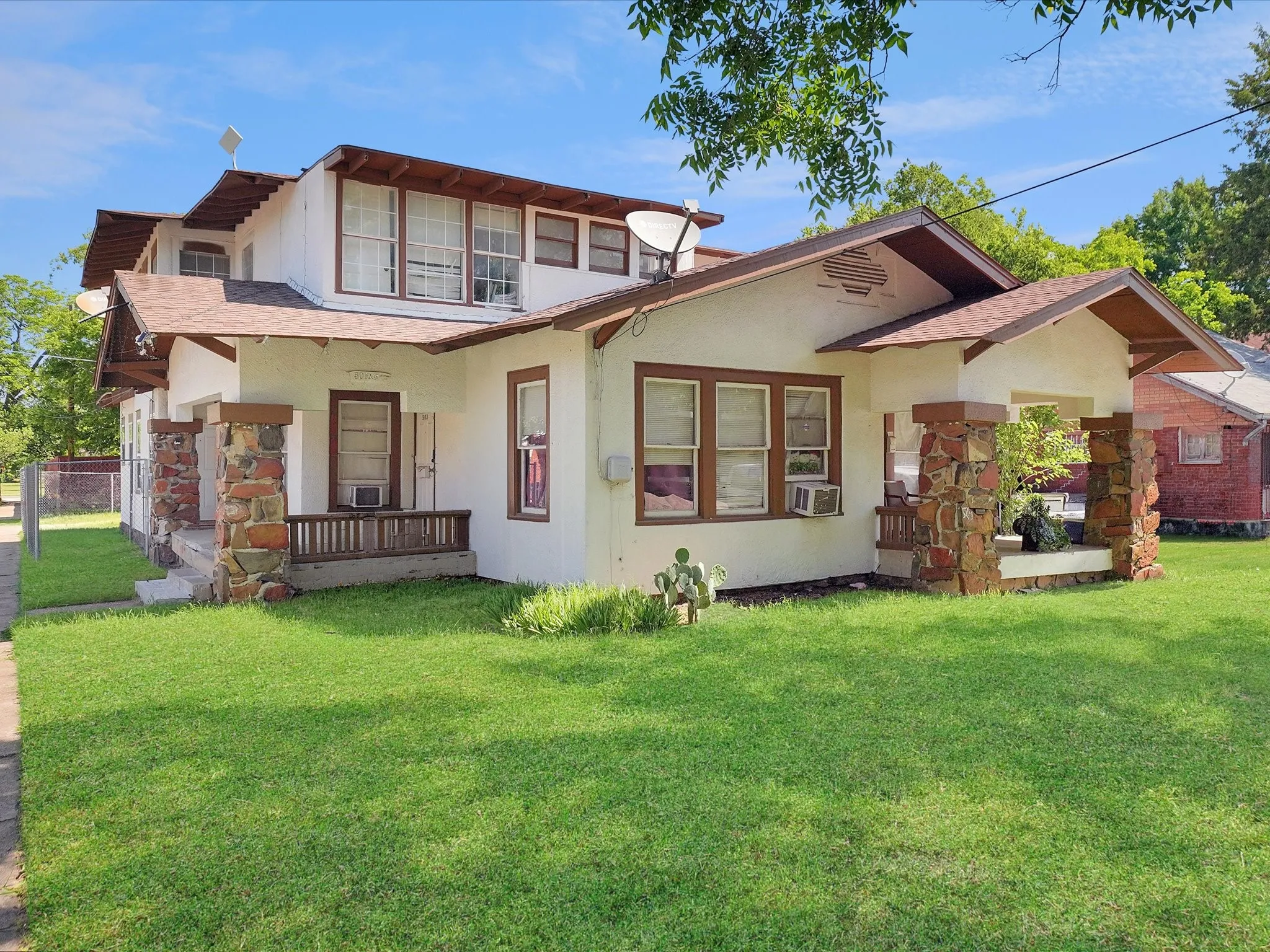 Triplex For Sale in Dallas County , 503 E 6th Street, Dallas, Texas 75203, 6 Bedroom, 3 Bathroom, Garage spaces, 0 Sqft, built in 1921, mls#21273908, Real Estate Agent in Dallas, Homes For Sale in Dallas county, Homes For Sale in Dallas, Realtor in Dallas Texas, Real Estate Brokerage Independent Realty Texas, Luminita Cordes Realtor