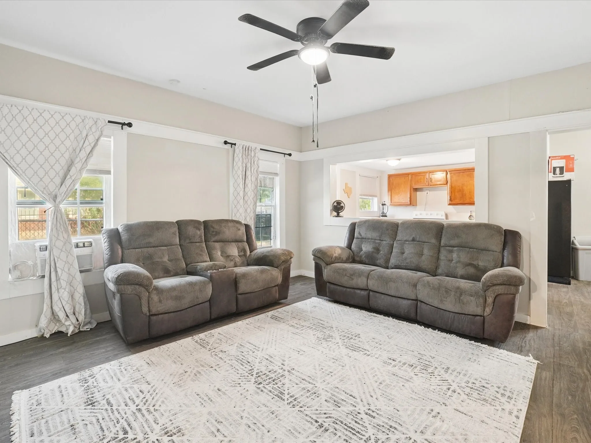 Triplex For Sale in Dallas County , 503 E 6th Street, Dallas, Texas 75203, 6 Bedroom, 3 Bathroom, Garage spaces, 0 Sqft, built in 1921, mls#21273908, Real Estate Agent in Dallas, Homes For Sale in Dallas county, Homes For Sale in Dallas, Realtor in Dallas Texas, Real Estate Brokerage Independent Realty Texas, Luminita Cordes Realtor