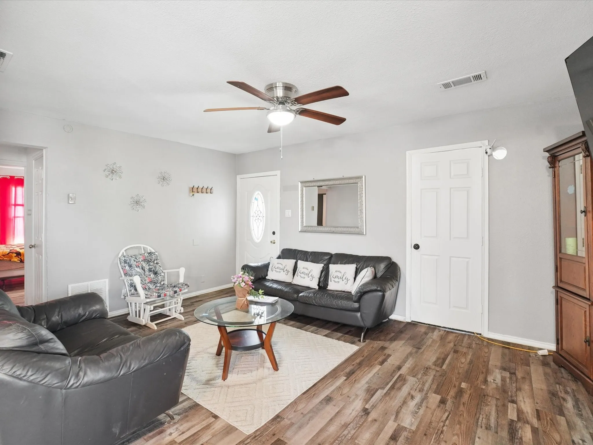 Triplex For Sale in Dallas County , 503 E 6th Street, Dallas, Texas 75203, 6 Bedroom, 3 Bathroom, Garage spaces, 0 Sqft, built in 1921, mls#21273908, Real Estate Agent in Dallas, Homes For Sale in Dallas county, Homes For Sale in Dallas, Realtor in Dallas Texas, Real Estate Brokerage Independent Realty Texas, Luminita Cordes Realtor