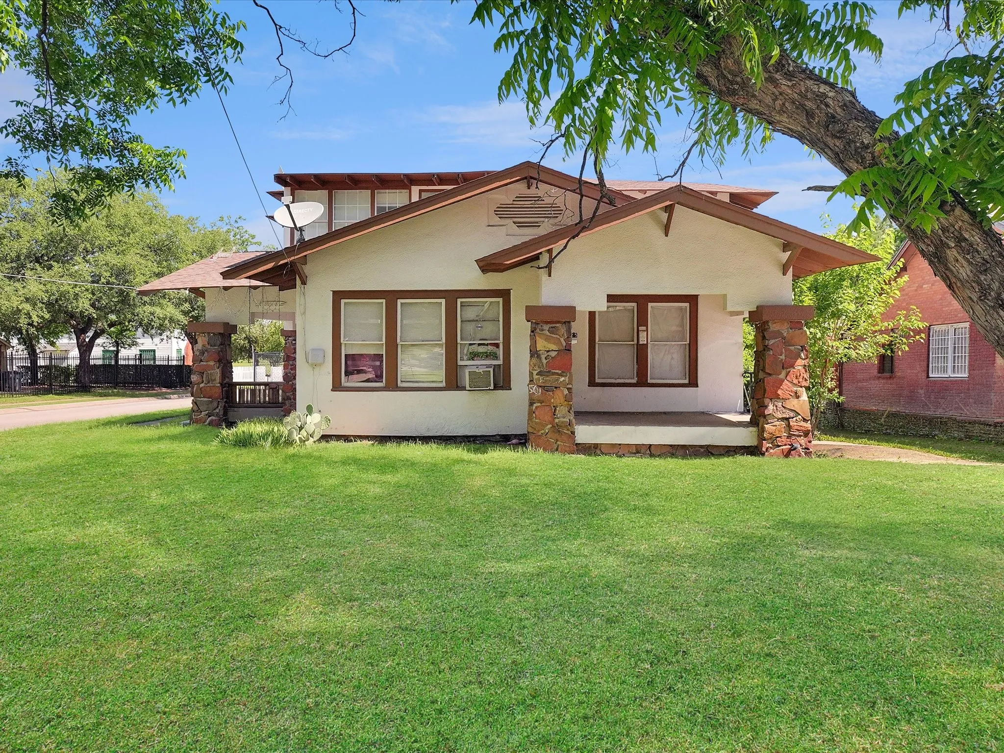 Triplex For Sale in Dallas County , 503 E 6th Street, Dallas, Texas 75203, 6 Bedroom, 3 Bathroom, Garage spaces, 0 Sqft, built in 1921, mls#21273908, Real Estate Agent in Dallas, Homes For Sale in Dallas county, Homes For Sale in Dallas, Realtor in Dallas Texas, Real Estate Brokerage Independent Realty Texas, Luminita Cordes Realtor