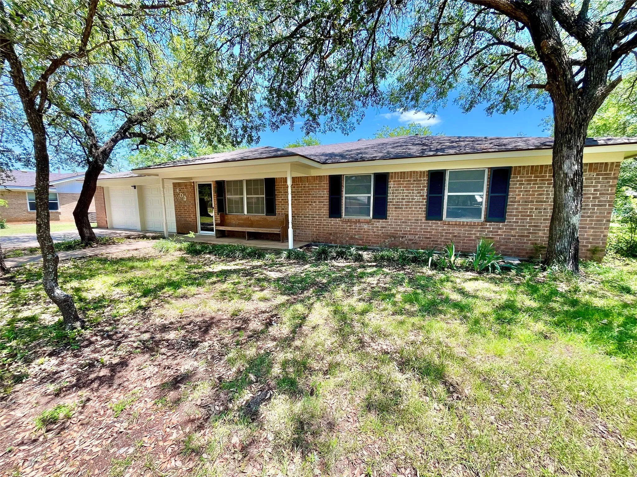 Single Family Residence For Sale in Hamilton County , 603 Barkley Drive, Hamilton, Texas 76531, 3 Bedroom, 2 Bathroom, 2 Garage spaces, 1,597 Sqft, built in 1975, mls#21274077, Real Estate Agent in Hamilton, Homes For Sale in Hamilton county, Homes For Sale in Hamilton, Realtor in Hamilton Texas, Real Estate Brokerage Independent Realty Texas, Luminita Cordes Realtor