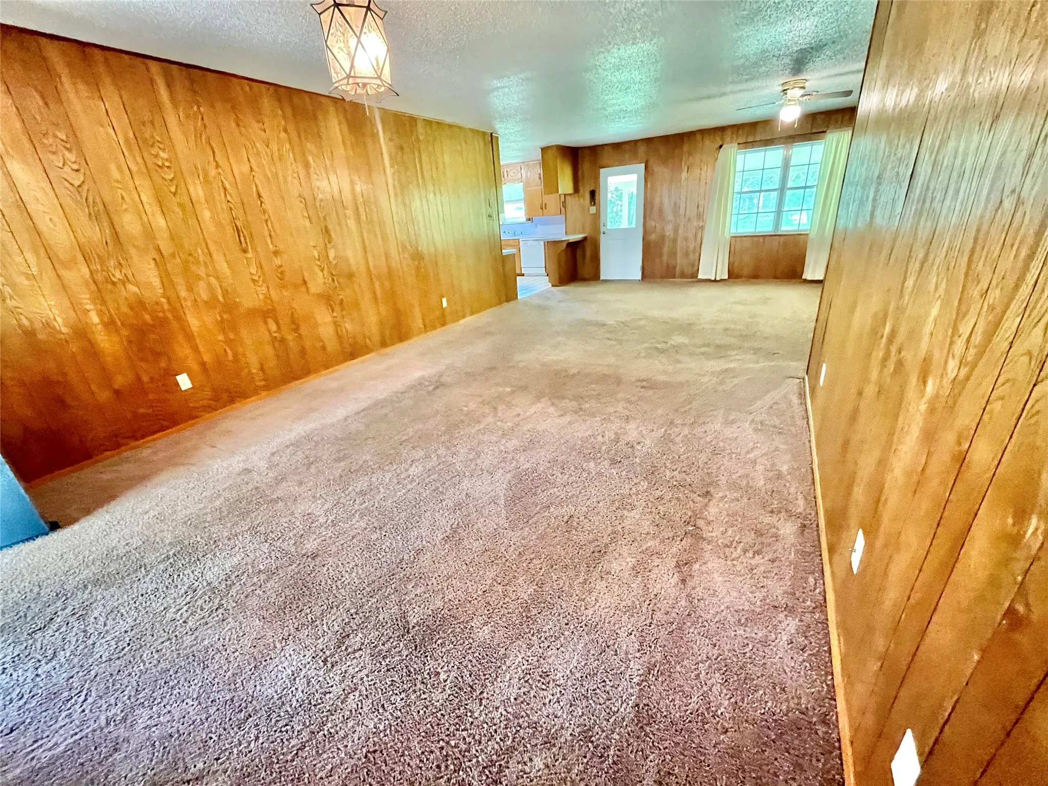 Single Family Residence For Sale in Hamilton County , 603 Barkley Drive, Hamilton, Texas 76531, 3 Bedroom, 2 Bathroom, 2 Garage spaces, 1,597 Sqft, built in 1975, mls#21274077, Real Estate Agent in Hamilton, Homes For Sale in Hamilton county, Homes For Sale in Hamilton, Realtor in Hamilton Texas, Real Estate Brokerage Independent Realty Texas, Luminita Cordes Realtor