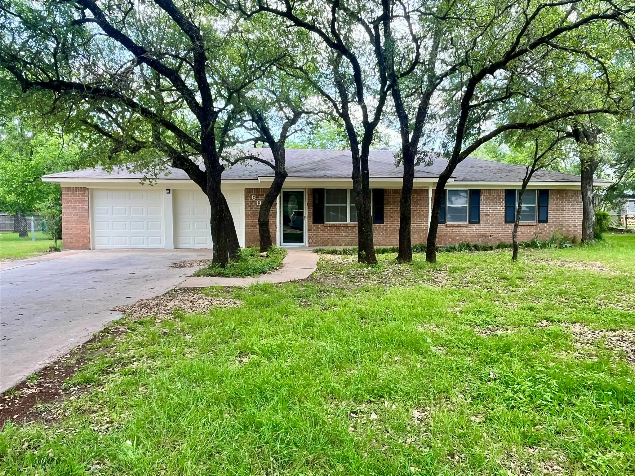 Single Family Residence For Sale in Hamilton County , 603 Barkley Drive, Hamilton, Texas 76531, 3 Bedroom, 2 Bathroom, 2 Garage spaces, 1,597 Sqft, built in 1975, mls#21274077, Real Estate Agent in Hamilton, Homes For Sale in Hamilton county, Homes For Sale in Hamilton, Realtor in Hamilton Texas, Real Estate Brokerage Independent Realty Texas, Luminita Cordes Realtor