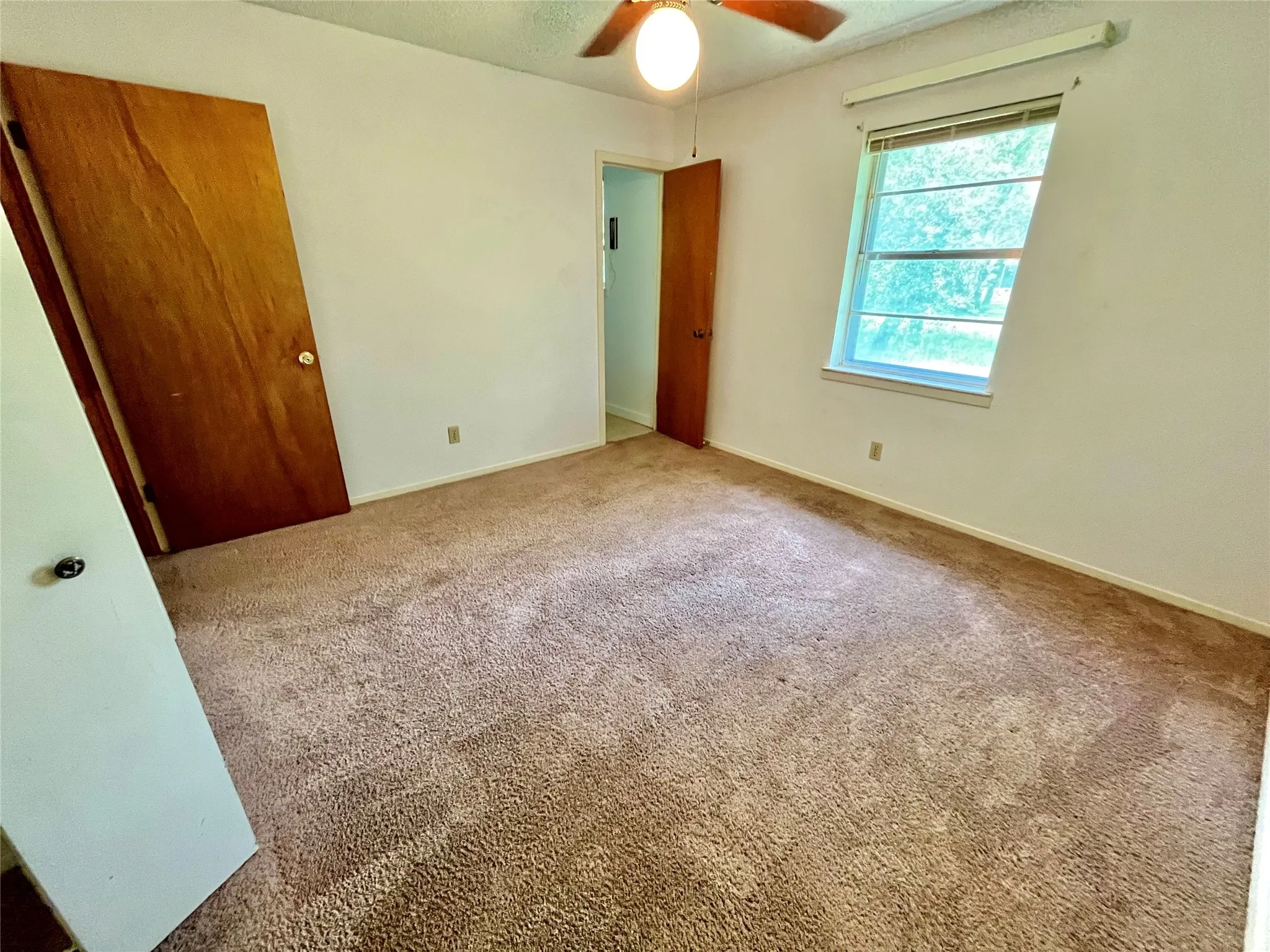 Single Family Residence For Sale in Hamilton County , 603 Barkley Drive, Hamilton, Texas 76531, 3 Bedroom, 2 Bathroom, 2 Garage spaces, 1,597 Sqft, built in 1975, mls#21274077, Real Estate Agent in Hamilton, Homes For Sale in Hamilton county, Homes For Sale in Hamilton, Realtor in Hamilton Texas, Real Estate Brokerage Independent Realty Texas, Luminita Cordes Realtor