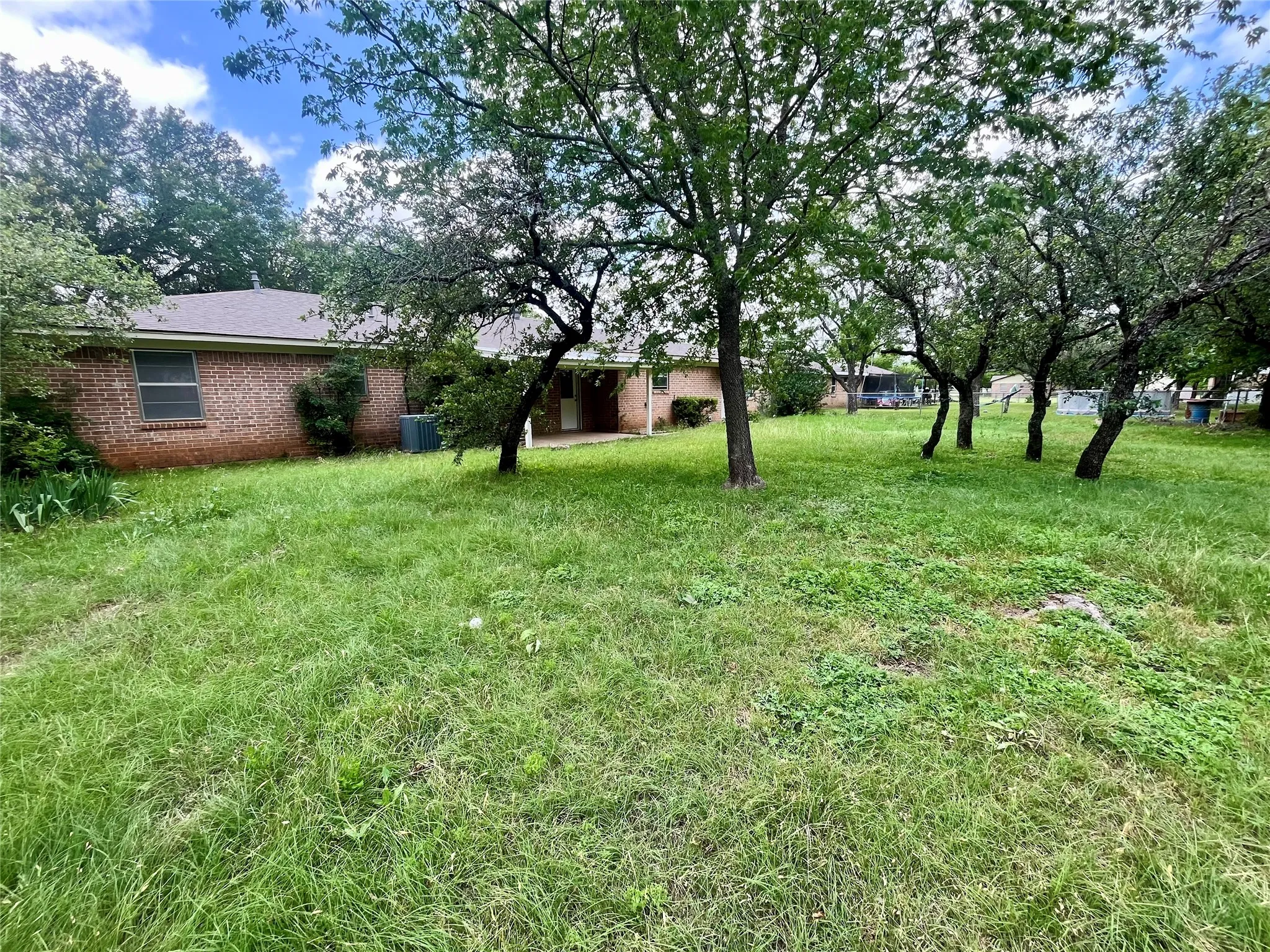 Single Family Residence For Sale in Hamilton County , 603 Barkley Drive, Hamilton, Texas 76531, 3 Bedroom, 2 Bathroom, 2 Garage spaces, 1,597 Sqft, built in 1975, mls#21274077, Real Estate Agent in Hamilton, Homes For Sale in Hamilton county, Homes For Sale in Hamilton, Realtor in Hamilton Texas, Real Estate Brokerage Independent Realty Texas, Luminita Cordes Realtor