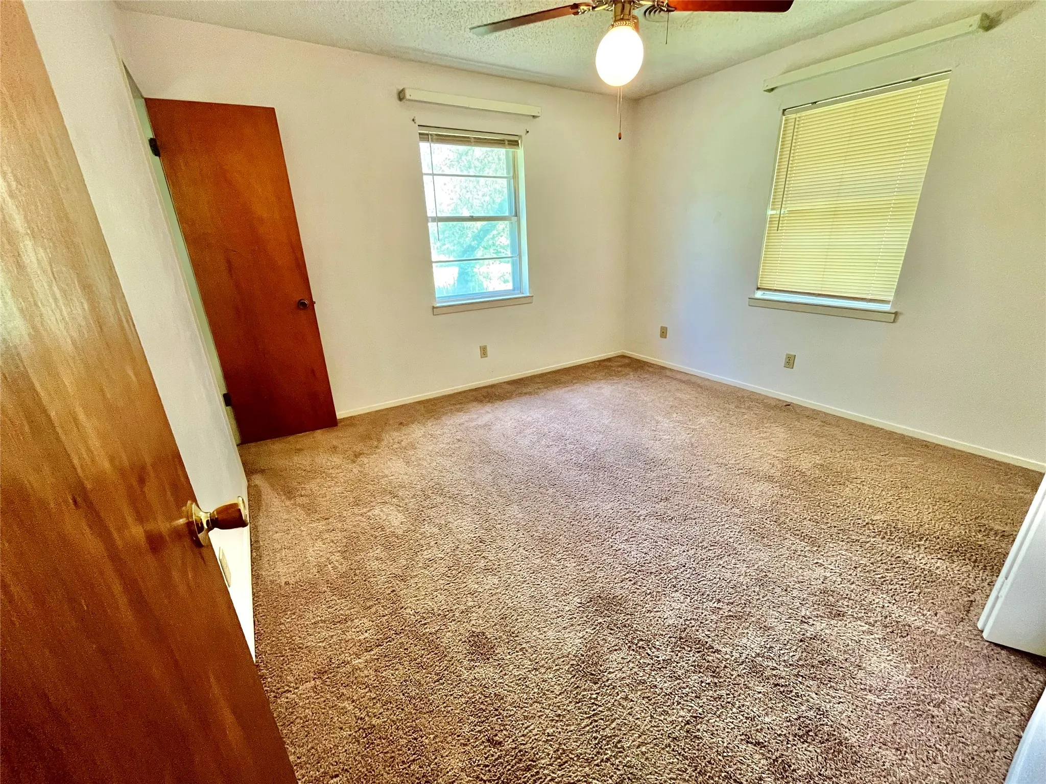 Single Family Residence For Sale in Hamilton County , 603 Barkley Drive, Hamilton, Texas 76531, 3 Bedroom, 2 Bathroom, 2 Garage spaces, 1,597 Sqft, built in 1975, mls#21274077, Real Estate Agent in Hamilton, Homes For Sale in Hamilton county, Homes For Sale in Hamilton, Realtor in Hamilton Texas, Real Estate Brokerage Independent Realty Texas, Luminita Cordes Realtor