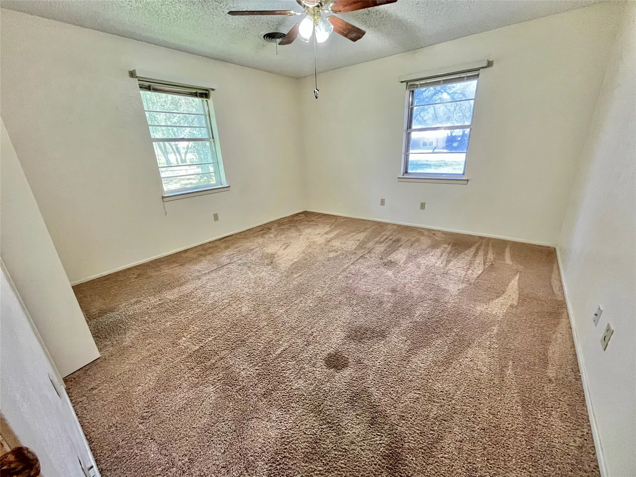 Single Family Residence For Sale in Hamilton County , 603 Barkley Drive, Hamilton, Texas 76531, 3 Bedroom, 2 Bathroom, 2 Garage spaces, 1,597 Sqft, built in 1975, mls#21274077, Real Estate Agent in Hamilton, Homes For Sale in Hamilton county, Homes For Sale in Hamilton, Realtor in Hamilton Texas, Real Estate Brokerage Independent Realty Texas, Luminita Cordes Realtor