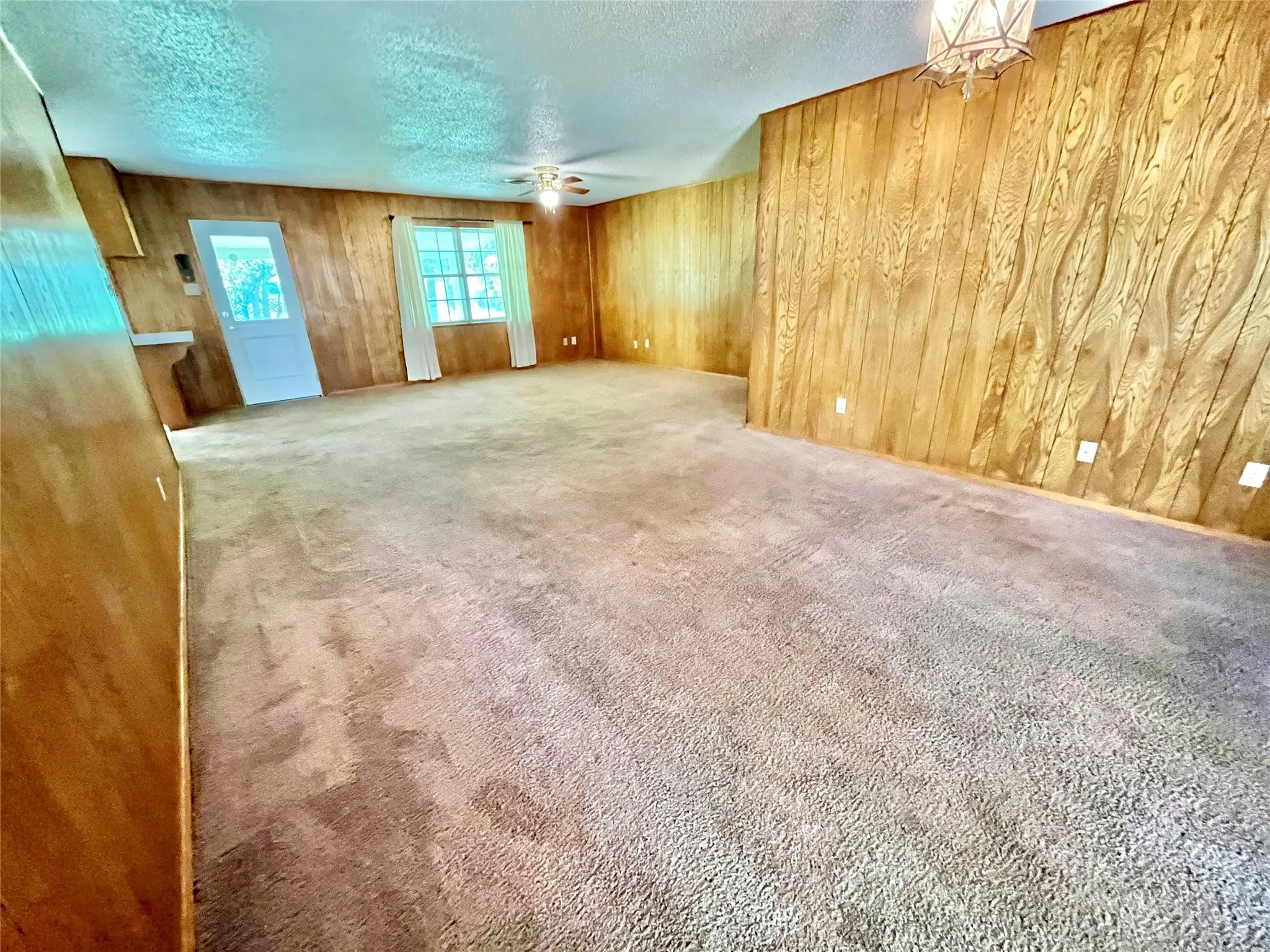 Single Family Residence For Sale in Hamilton County , 603 Barkley Drive, Hamilton, Texas 76531, 3 Bedroom, 2 Bathroom, 2 Garage spaces, 1,597 Sqft, built in 1975, mls#21274077, Real Estate Agent in Hamilton, Homes For Sale in Hamilton county, Homes For Sale in Hamilton, Realtor in Hamilton Texas, Real Estate Brokerage Independent Realty Texas, Luminita Cordes Realtor