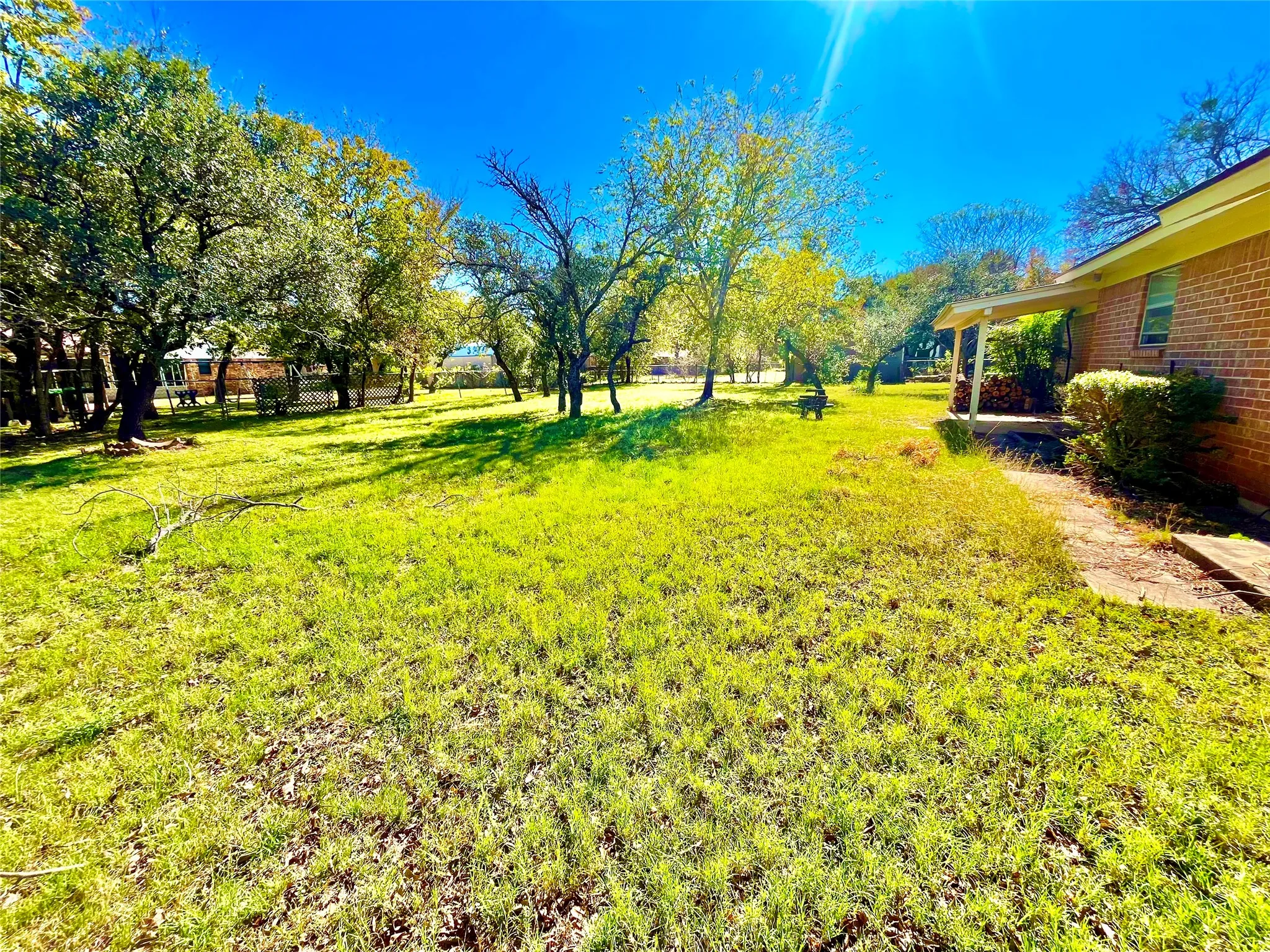 Single Family Residence For Sale in Hamilton County , 603 Barkley Drive, Hamilton, Texas 76531, 3 Bedroom, 2 Bathroom, 2 Garage spaces, 1,597 Sqft, built in 1975, mls#21274077, Real Estate Agent in Hamilton, Homes For Sale in Hamilton county, Homes For Sale in Hamilton, Realtor in Hamilton Texas, Real Estate Brokerage Independent Realty Texas, Luminita Cordes Realtor