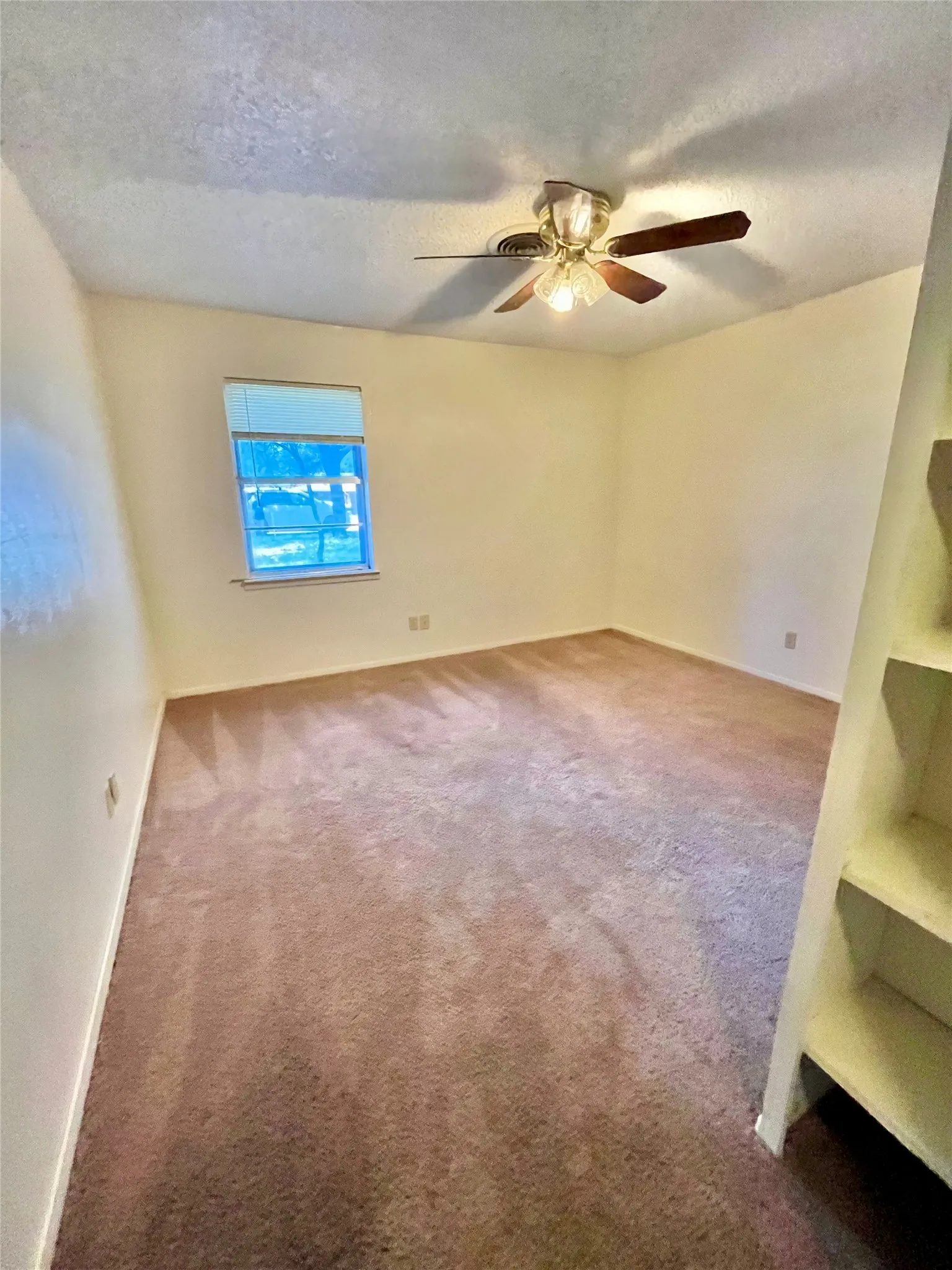 Single Family Residence For Sale in Hamilton County , 603 Barkley Drive, Hamilton, Texas 76531, 3 Bedroom, 2 Bathroom, 2 Garage spaces, 1,597 Sqft, built in 1975, mls#21274077, Real Estate Agent in Hamilton, Homes For Sale in Hamilton county, Homes For Sale in Hamilton, Realtor in Hamilton Texas, Real Estate Brokerage Independent Realty Texas, Luminita Cordes Realtor