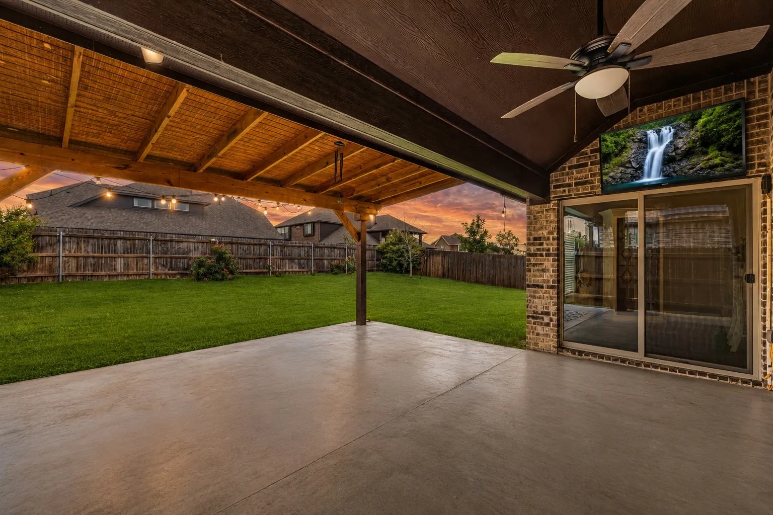 Single Family Residence For Sale in Tarrant County , 2602 Geer Lane, Mansfield, Texas 76063, 4 Bedroom, 3 Bathroom, 2 Garage spaces, 2,560 Sqft, built in 2021, mls#21274967, Real Estate Agent in Mansfield, Homes For Sale in Tarrant county, Homes For Sale in Mansfield, Realtor in Mansfield Texas, Real Estate Brokerage Independent Realty Texas, Luminita Cordes Realtor