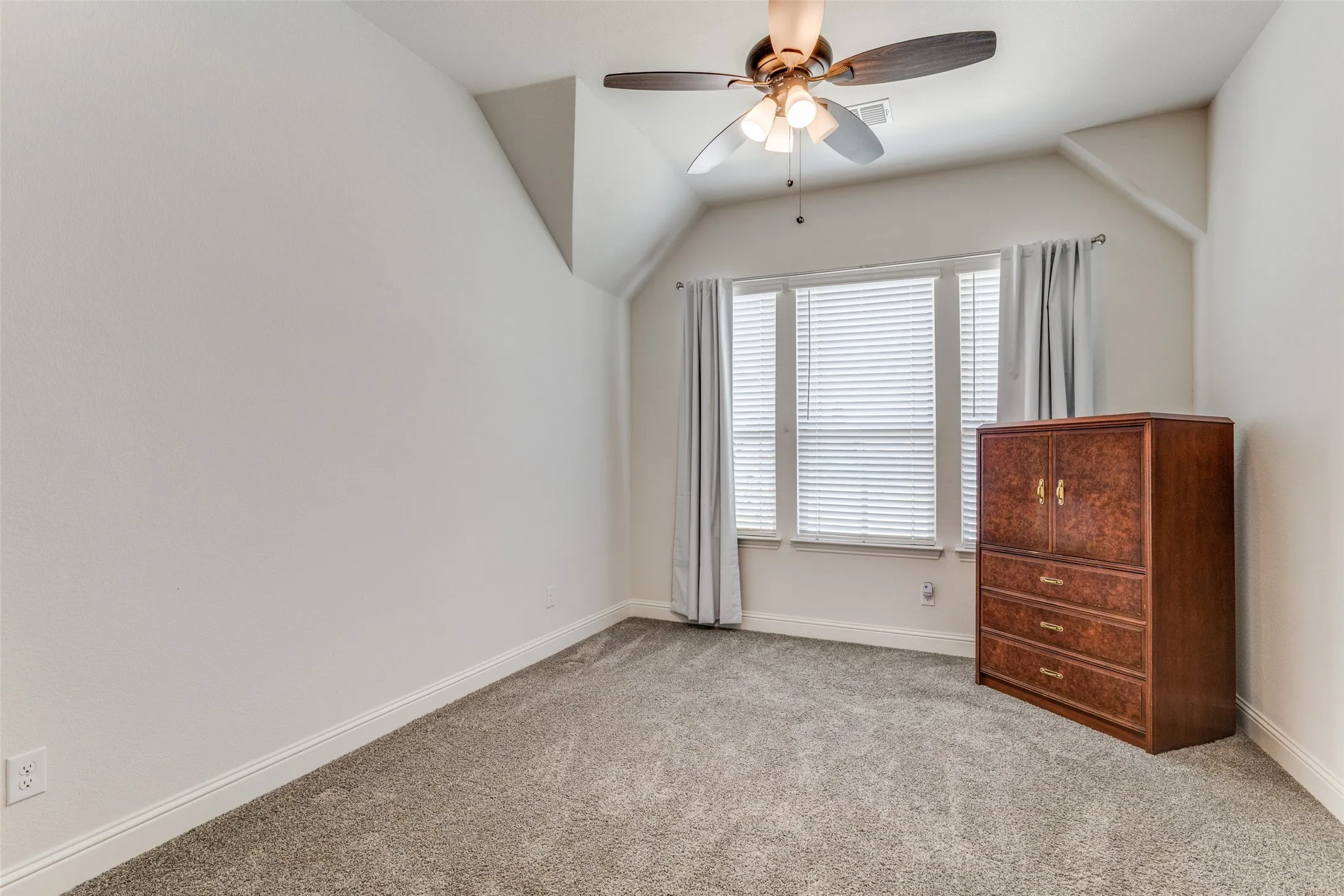 Single Family Residence For Sale in Tarrant County , 2602 Geer Lane, Mansfield, Texas 76063, 4 Bedroom, 3 Bathroom, 2 Garage spaces, 2,560 Sqft, built in 2021, mls#21274967, Real Estate Agent in Mansfield, Homes For Sale in Tarrant county, Homes For Sale in Mansfield, Realtor in Mansfield Texas, Real Estate Brokerage Independent Realty Texas, Luminita Cordes Realtor
