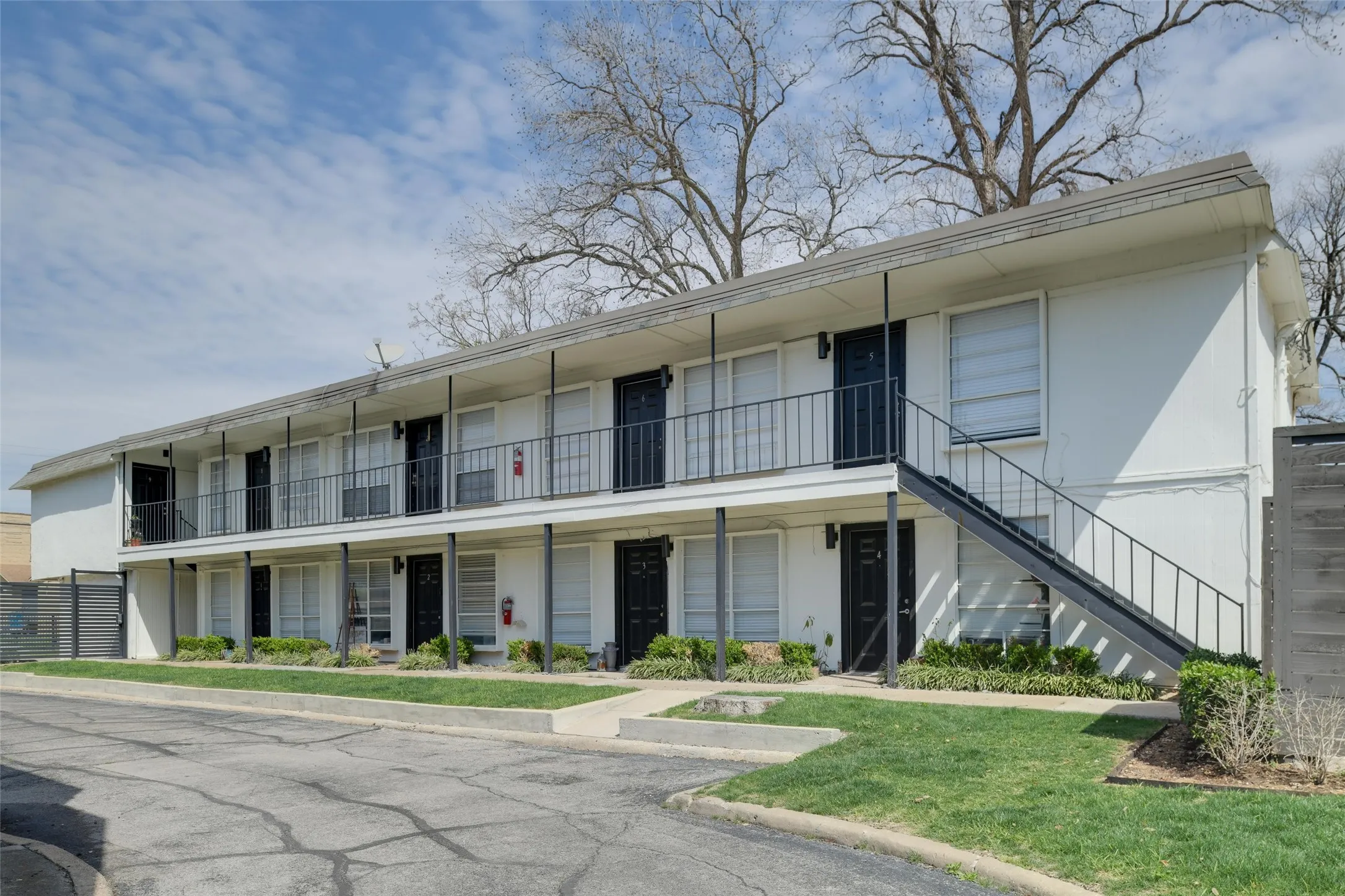 Apartment For Rent in Dallas County , 2816 Throckmorton Street 7, Dallas, Texas 75219, 1 Bedroom, 1 Bathroom, Garage spaces, 494 Sqft, built in 1968, mls#21275125, Real Estate Agent in Dallas, Homes For Rent in Dallas county, Homes For Rent in Dallas, Realtor in Dallas Texas, Real Estate Brokerage Independent Realty Texas, Luminita Cordes Realtor