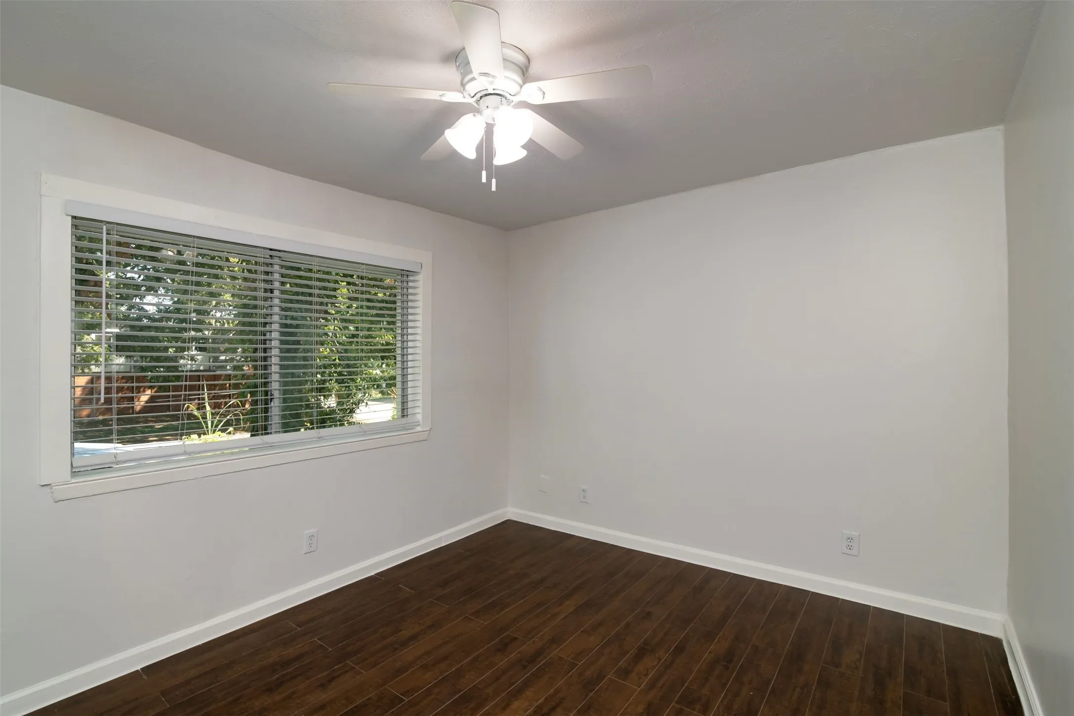 Apartment For Rent in Dallas County , 2816 Throckmorton Street 7, Dallas, Texas 75219, 1 Bedroom, 1 Bathroom, Garage spaces, 494 Sqft, built in 1968, mls#21275125, Real Estate Agent in Dallas, Homes For Rent in Dallas county, Homes For Rent in Dallas, Realtor in Dallas Texas, Real Estate Brokerage Independent Realty Texas, Luminita Cordes Realtor