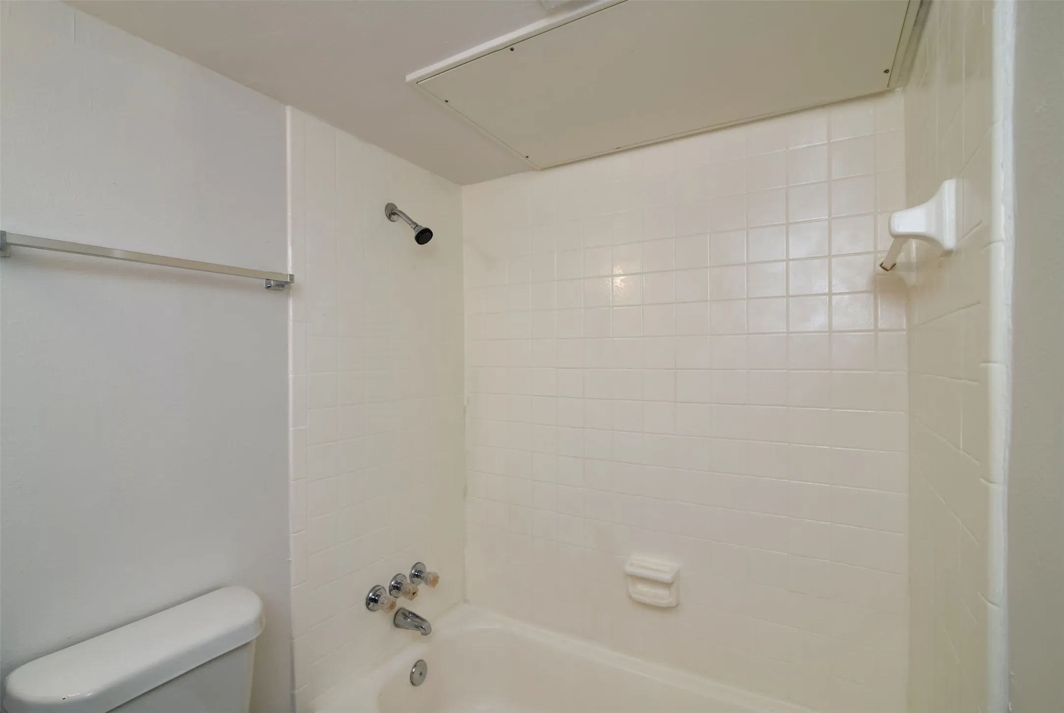 Apartment For Rent in Dallas County , 2816 Throckmorton Street 7, Dallas, Texas 75219, 1 Bedroom, 1 Bathroom, Garage spaces, 494 Sqft, built in 1968, mls#21275125, Real Estate Agent in Dallas, Homes For Rent in Dallas county, Homes For Rent in Dallas, Realtor in Dallas Texas, Real Estate Brokerage Independent Realty Texas, Luminita Cordes Realtor