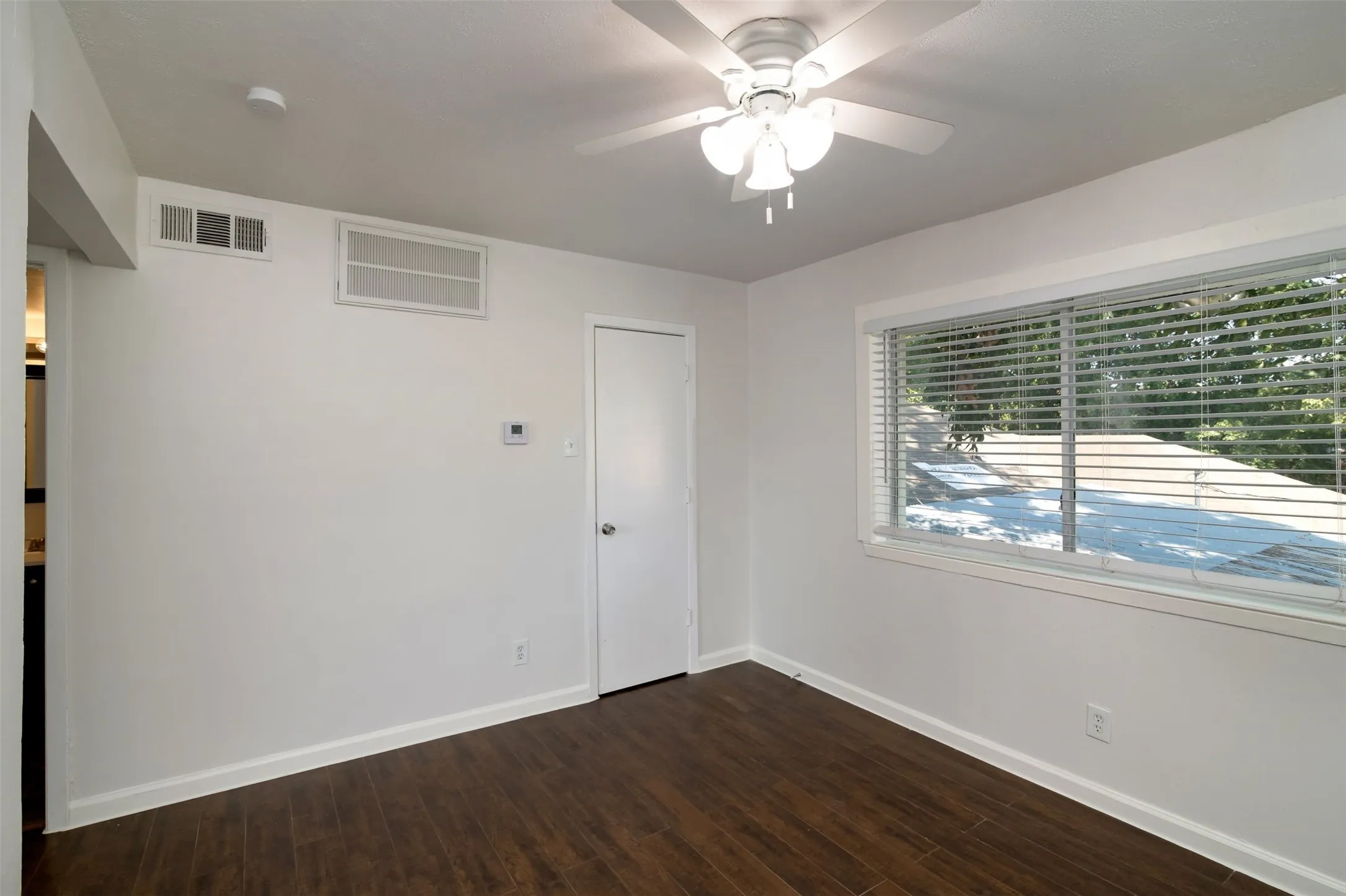 Apartment For Rent in Dallas County , 2816 Throckmorton Street 7, Dallas, Texas 75219, 1 Bedroom, 1 Bathroom, Garage spaces, 494 Sqft, built in 1968, mls#21275125, Real Estate Agent in Dallas, Homes For Rent in Dallas county, Homes For Rent in Dallas, Realtor in Dallas Texas, Real Estate Brokerage Independent Realty Texas, Luminita Cordes Realtor