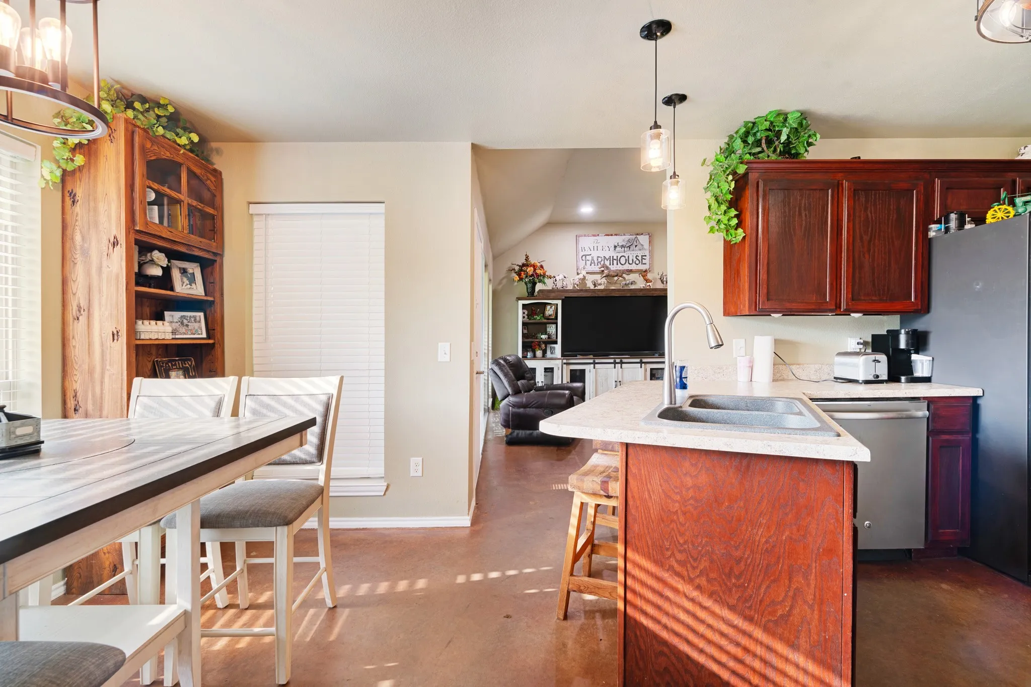 Single Family Residence For Sale in Lamar County , 1890 County Road 34520, Sumner, Texas 75486, 3 Bedroom, 2 Bathroom, Garage spaces, 1,459 Sqft, built in 2016, mls#21272068, Real Estate Agent in Sumner, Homes For Sale in Lamar county, Homes For Sale in Sumner, Realtor in Sumner Texas, Real Estate Brokerage Independent Realty Texas, Luminita Cordes Realtor