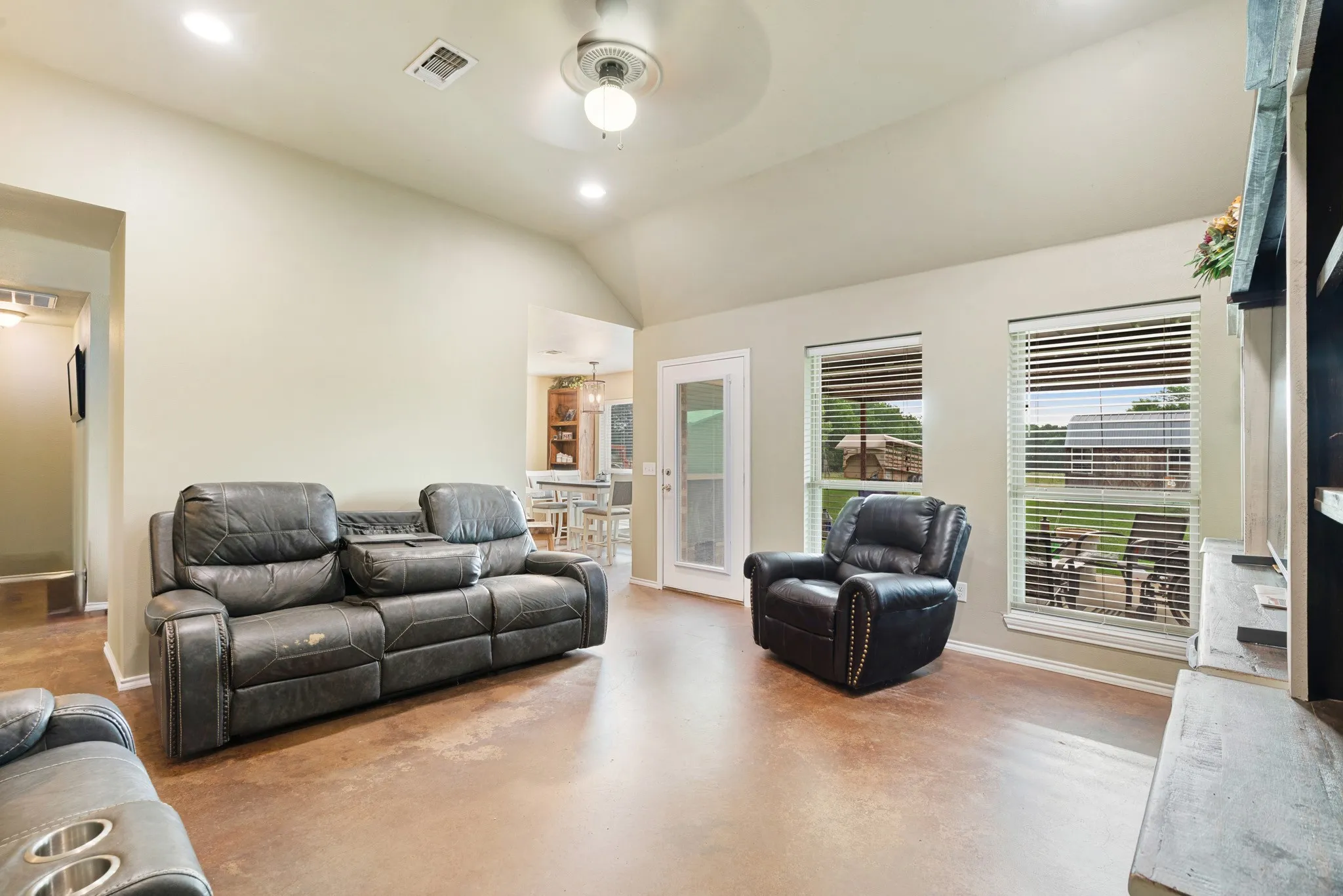 Single Family Residence For Sale in Lamar County , 1890 County Road 34520, Sumner, Texas 75486, 3 Bedroom, 2 Bathroom, Garage spaces, 1,459 Sqft, built in 2016, mls#21272068, Real Estate Agent in Sumner, Homes For Sale in Lamar county, Homes For Sale in Sumner, Realtor in Sumner Texas, Real Estate Brokerage Independent Realty Texas, Luminita Cordes Realtor