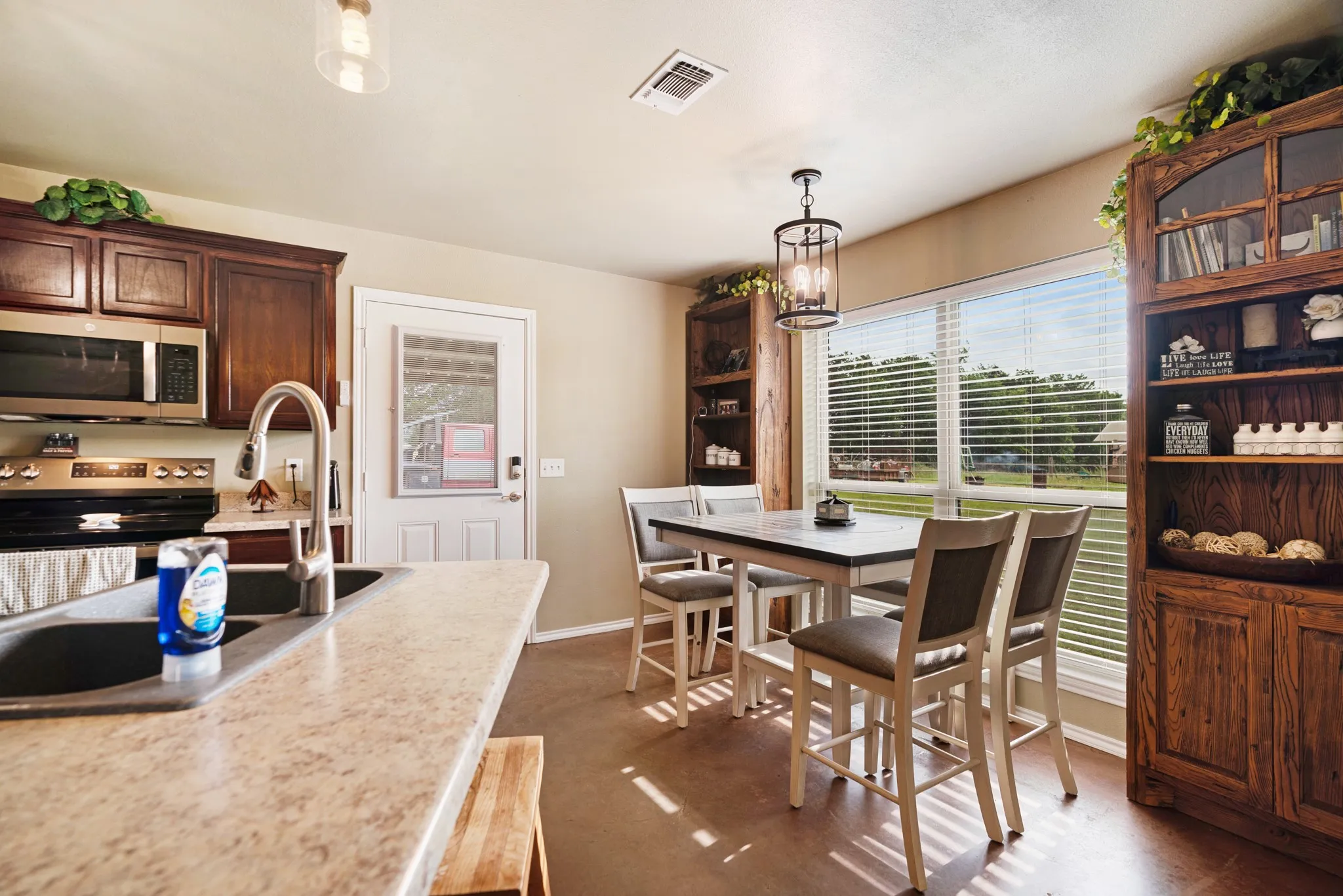 Single Family Residence For Sale in Lamar County , 1890 County Road 34520, Sumner, Texas 75486, 3 Bedroom, 2 Bathroom, Garage spaces, 1,459 Sqft, built in 2016, mls#21272068, Real Estate Agent in Sumner, Homes For Sale in Lamar county, Homes For Sale in Sumner, Realtor in Sumner Texas, Real Estate Brokerage Independent Realty Texas, Luminita Cordes Realtor