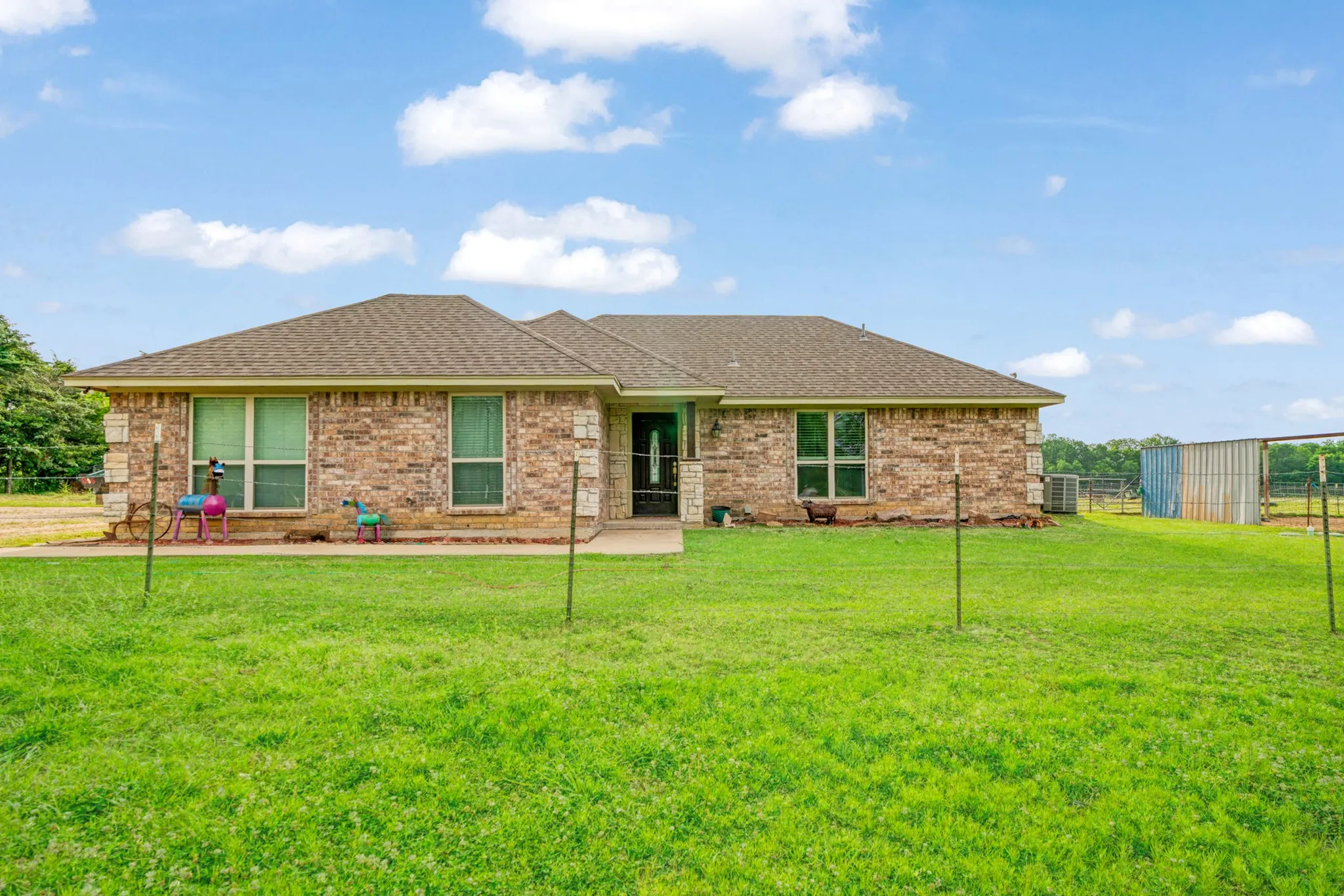 Single Family Residence For Sale in Lamar County , 1890 County Road 34520, Sumner, Texas 75486, 3 Bedroom, 2 Bathroom, Garage spaces, 1,459 Sqft, built in 2016, mls#21272068, Real Estate Agent in Sumner, Homes For Sale in Lamar county, Homes For Sale in Sumner, Realtor in Sumner Texas, Real Estate Brokerage Independent Realty Texas, Luminita Cordes Realtor