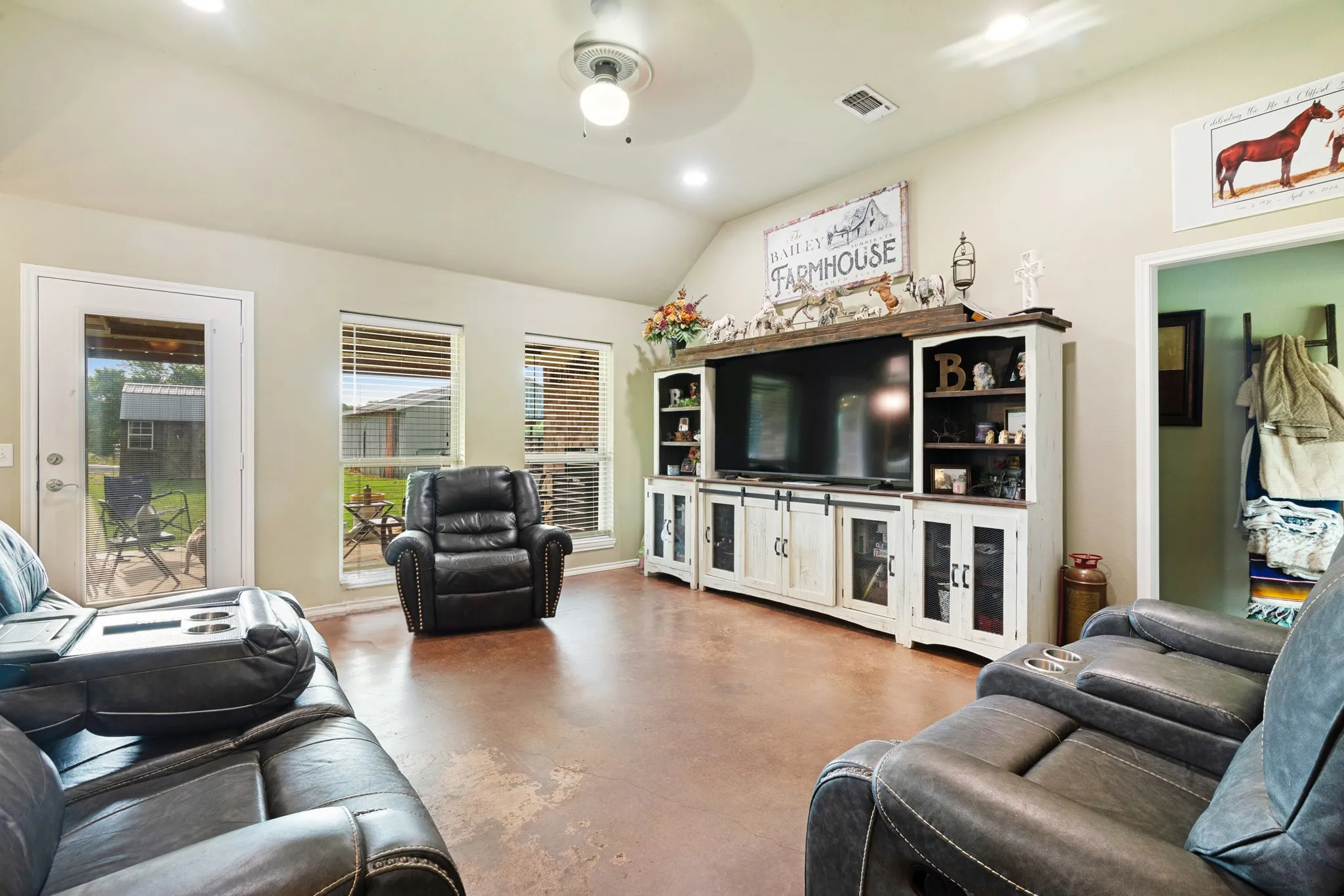 Single Family Residence For Sale in Lamar County , 1890 County Road 34520, Sumner, Texas 75486, 3 Bedroom, 2 Bathroom, Garage spaces, 1,459 Sqft, built in 2016, mls#21272068, Real Estate Agent in Sumner, Homes For Sale in Lamar county, Homes For Sale in Sumner, Realtor in Sumner Texas, Real Estate Brokerage Independent Realty Texas, Luminita Cordes Realtor