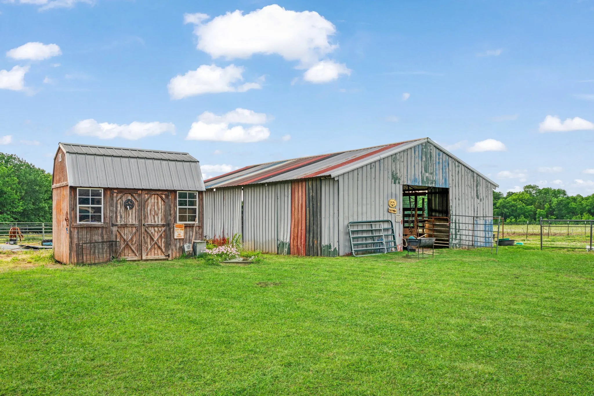 Single Family Residence For Sale in Lamar County , 1890 County Road 34520, Sumner, Texas 75486, 3 Bedroom, 2 Bathroom, Garage spaces, 1,459 Sqft, built in 2016, mls#21272068, Real Estate Agent in Sumner, Homes For Sale in Lamar county, Homes For Sale in Sumner, Realtor in Sumner Texas, Real Estate Brokerage Independent Realty Texas, Luminita Cordes Realtor