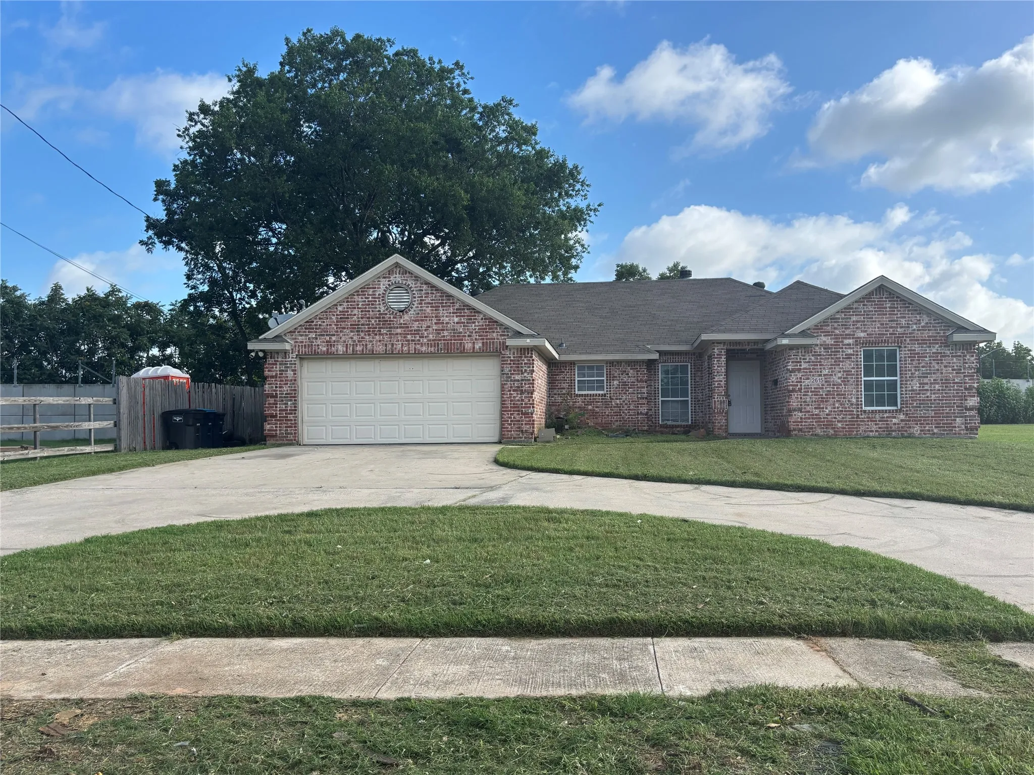 Single Family Residence For Rent in Tarrant County , 2615 Ennis Avenue, Fort Worth, Texas 76111, 4 Bedroom, 3 Bathroom, 2 Garage spaces, 1,641 Sqft, built in 2006, mls#21275154, Real Estate Agent in Fort Worth, Homes For Rent in Tarrant county, Homes For Rent in Fort Worth, Realtor in Fort Worth Texas, Real Estate Brokerage Independent Realty Texas, Luminita Cordes Realtor