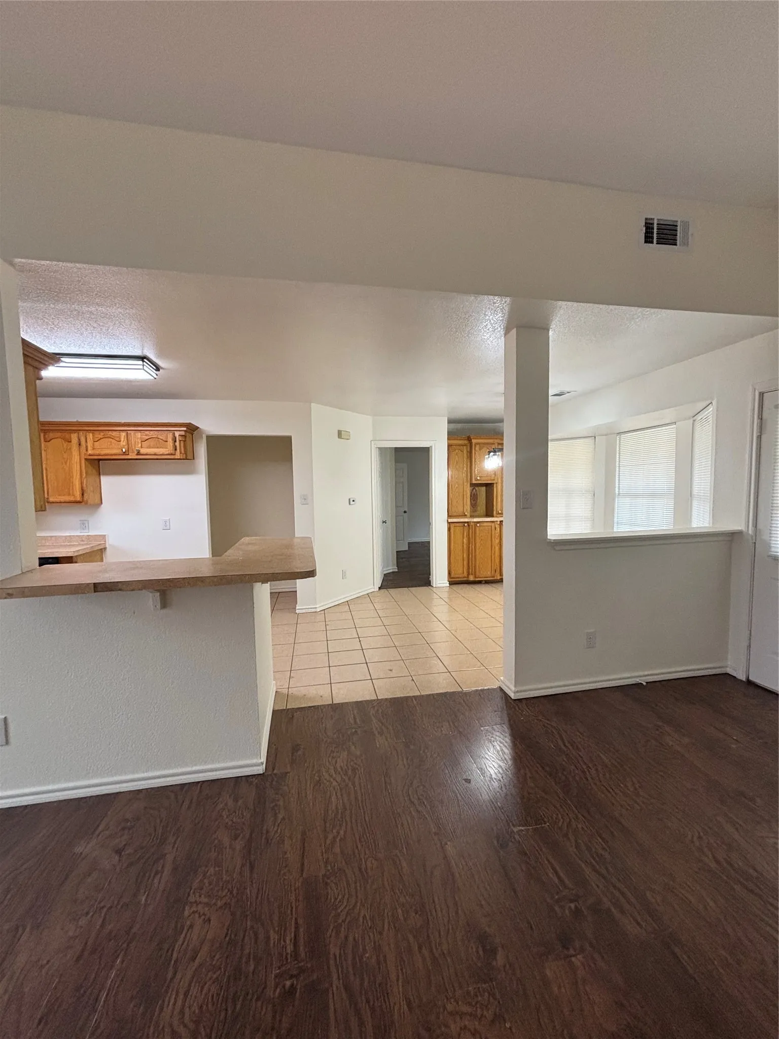Single Family Residence For Rent in Tarrant County , 2615 Ennis Avenue, Fort Worth, Texas 76111, 4 Bedroom, 3 Bathroom, 2 Garage spaces, 1,641 Sqft, built in 2006, mls#21275154, Real Estate Agent in Fort Worth, Homes For Rent in Tarrant county, Homes For Rent in Fort Worth, Realtor in Fort Worth Texas, Real Estate Brokerage Independent Realty Texas, Luminita Cordes Realtor