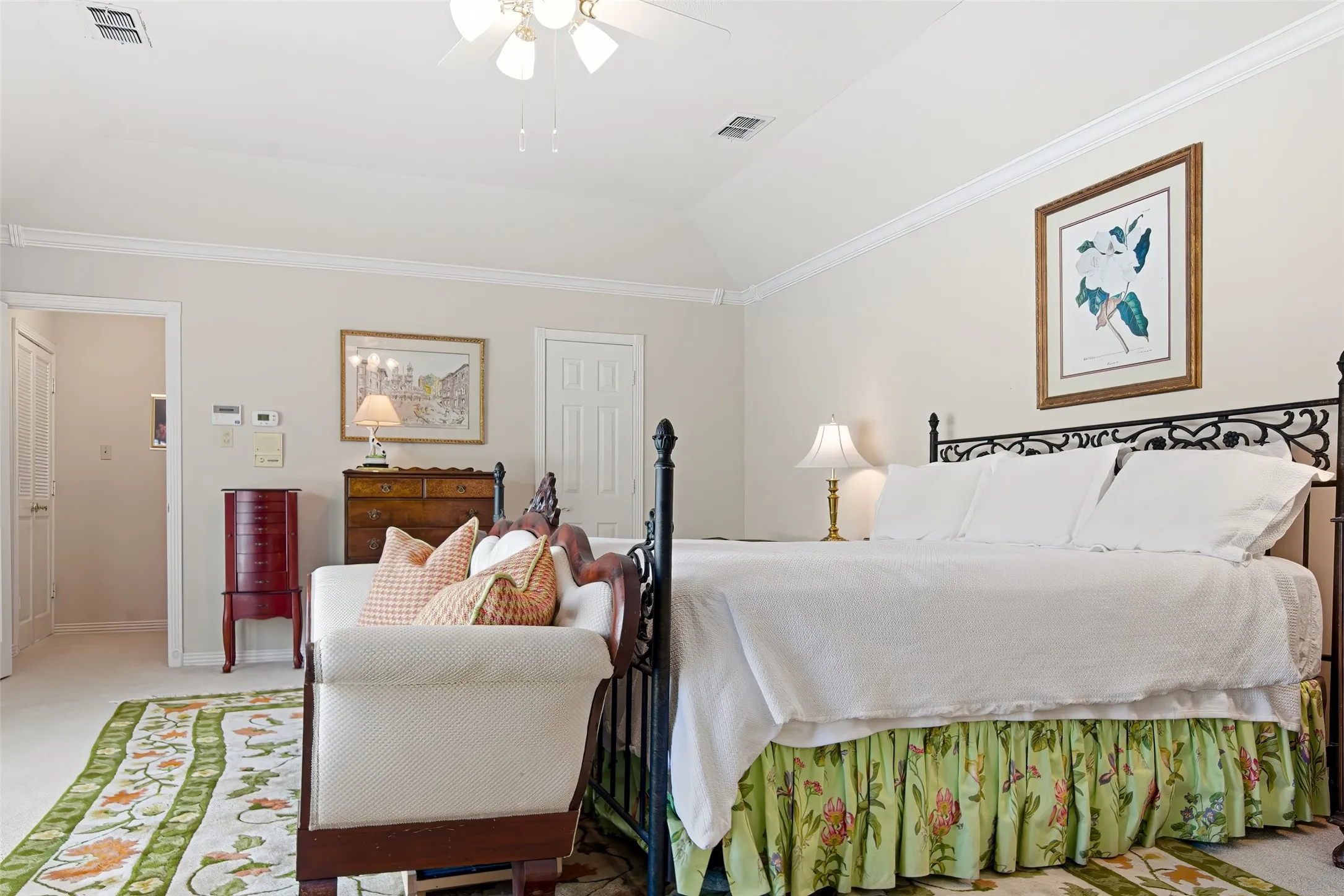 Single Family Residence For Sale in Smith County , 7000 Hollytree Circle, Tyler, Texas 75703, 3 Bedroom, 3 Bathroom, 2 Garage spaces, 3,275 Sqft, built in 1985, Price $645,000, mls#21268411, Real Estate Agent in Tyler, Homes For Sale in Smith county, Homes For Sale in Tyler, Realtor in Tyler Texas, Real Estate Brokerage Independent Realty Texas, Luminita Cordes Realtor