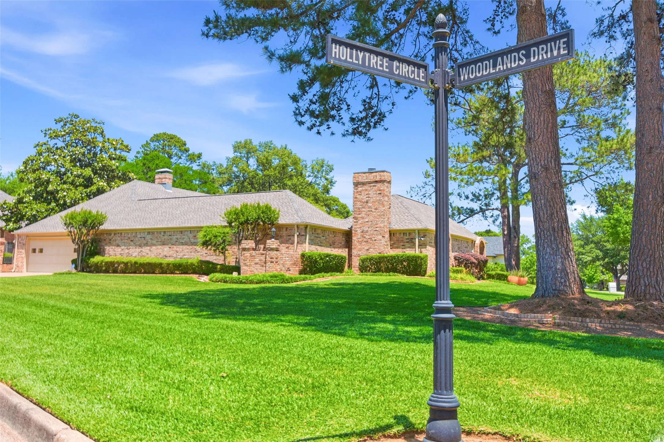 Single Family Residence For Sale in Smith County , 7000 Hollytree Circle, Tyler, Texas 75703, 3 Bedroom, 3 Bathroom, 2 Garage spaces, 3,275 Sqft, built in 1985, Price $645,000, mls#21268411, Real Estate Agent in Tyler, Homes For Sale in Smith county, Homes For Sale in Tyler, Realtor in Tyler Texas, Real Estate Brokerage Independent Realty Texas, Luminita Cordes Realtor