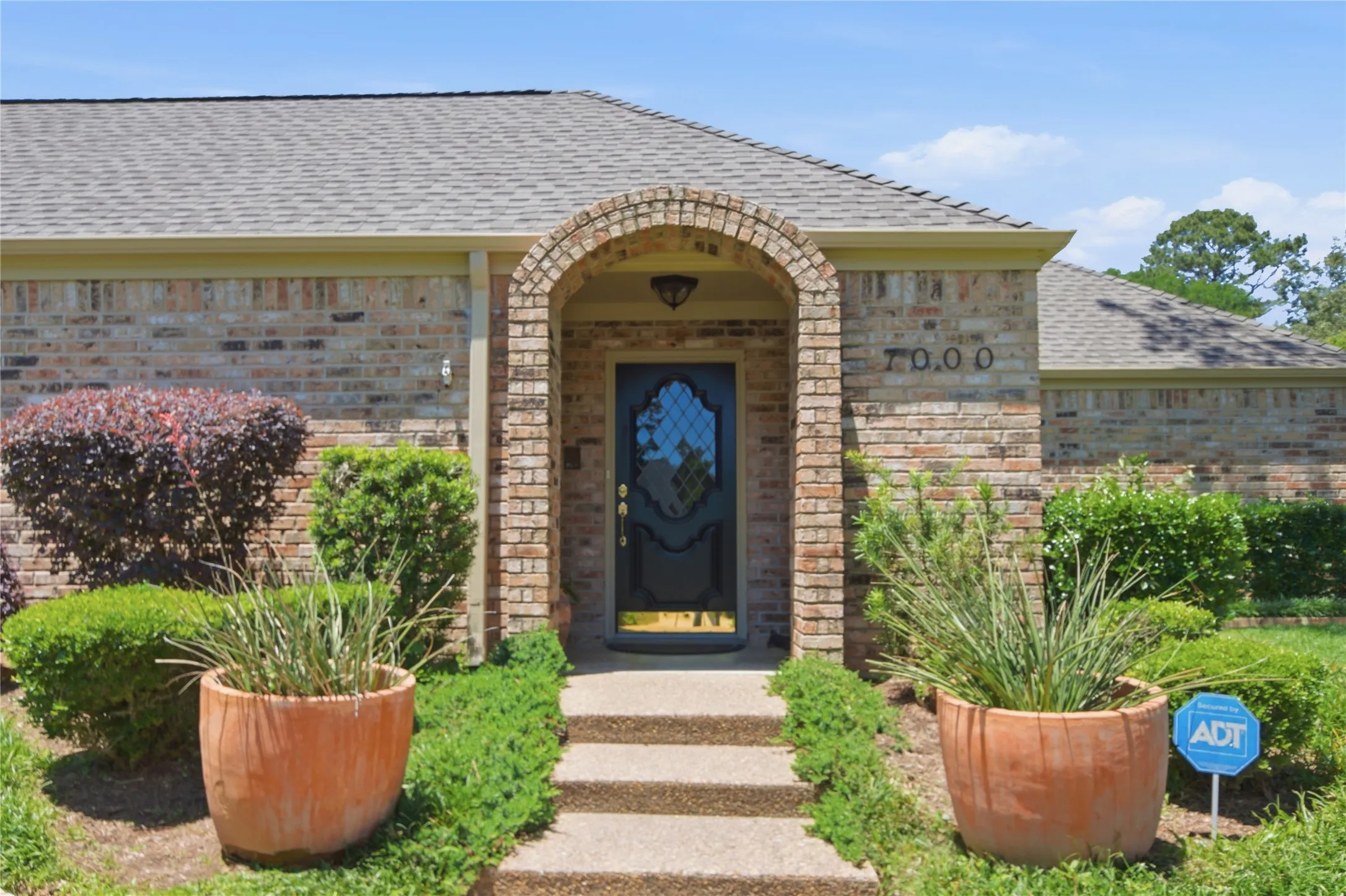 Single Family Residence For Sale in Smith County , 7000 Hollytree Circle, Tyler, Texas 75703, 3 Bedroom, 3 Bathroom, 2 Garage spaces, 3,275 Sqft, built in 1985, Price $645,000, mls#21268411, Real Estate Agent in Tyler, Homes For Sale in Smith county, Homes For Sale in Tyler, Realtor in Tyler Texas, Real Estate Brokerage Independent Realty Texas, Luminita Cordes Realtor