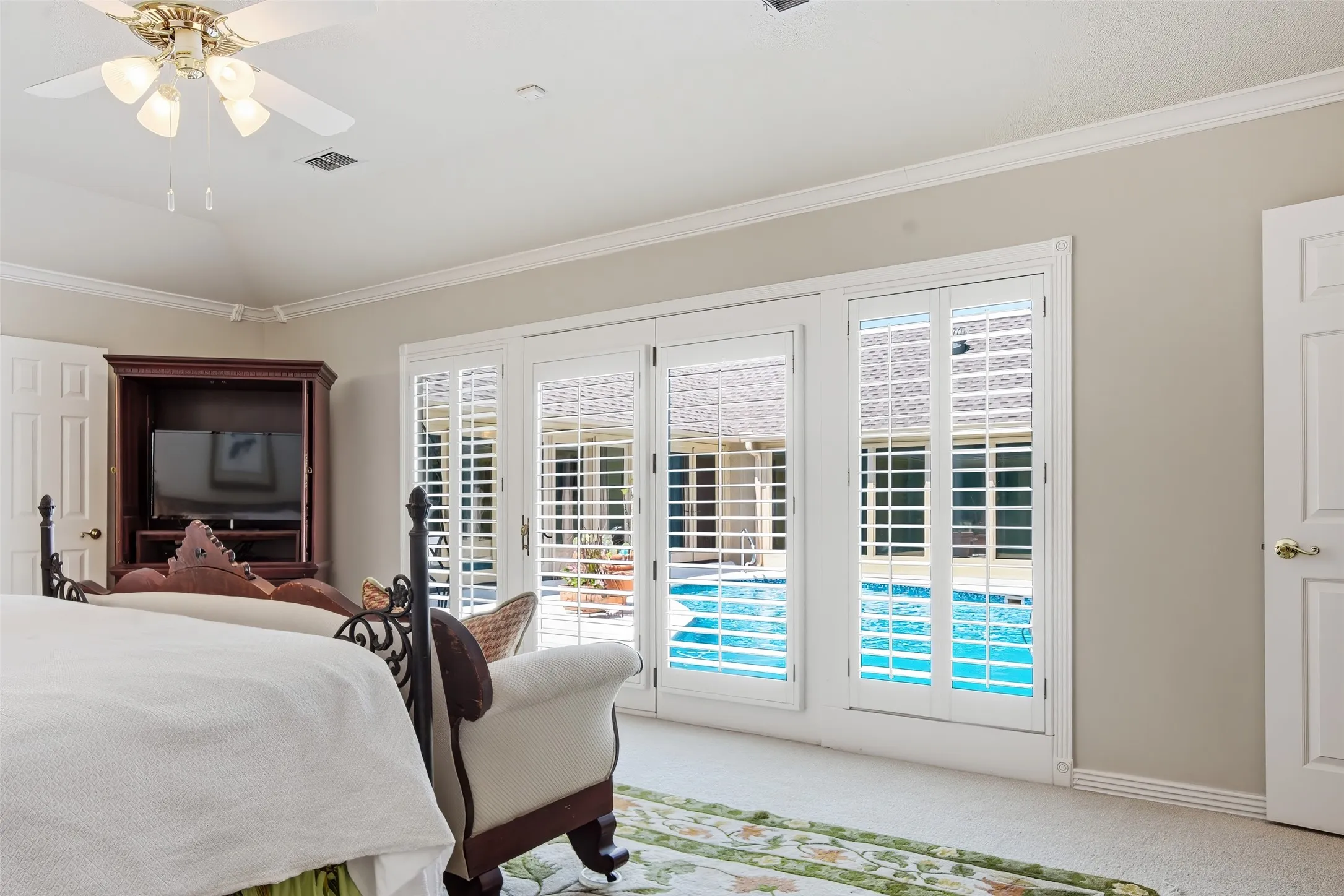 Single Family Residence For Sale in Smith County , 7000 Hollytree Circle, Tyler, Texas 75703, 3 Bedroom, 3 Bathroom, 2 Garage spaces, 3,275 Sqft, built in 1985, Price $645,000, mls#21268411, Real Estate Agent in Tyler, Homes For Sale in Smith county, Homes For Sale in Tyler, Realtor in Tyler Texas, Real Estate Brokerage Independent Realty Texas, Luminita Cordes Realtor